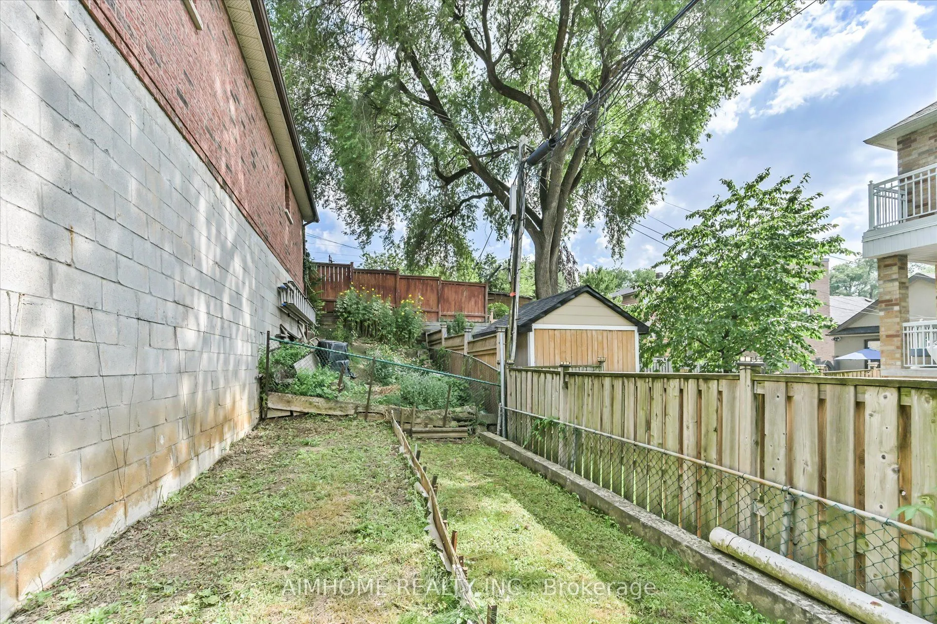 382 Blackthorn Avenue