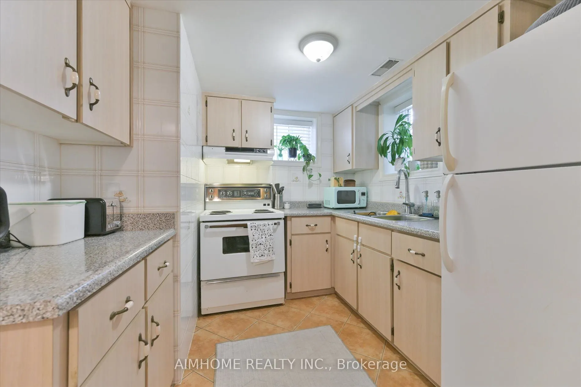 382 Blackthorn Avenue