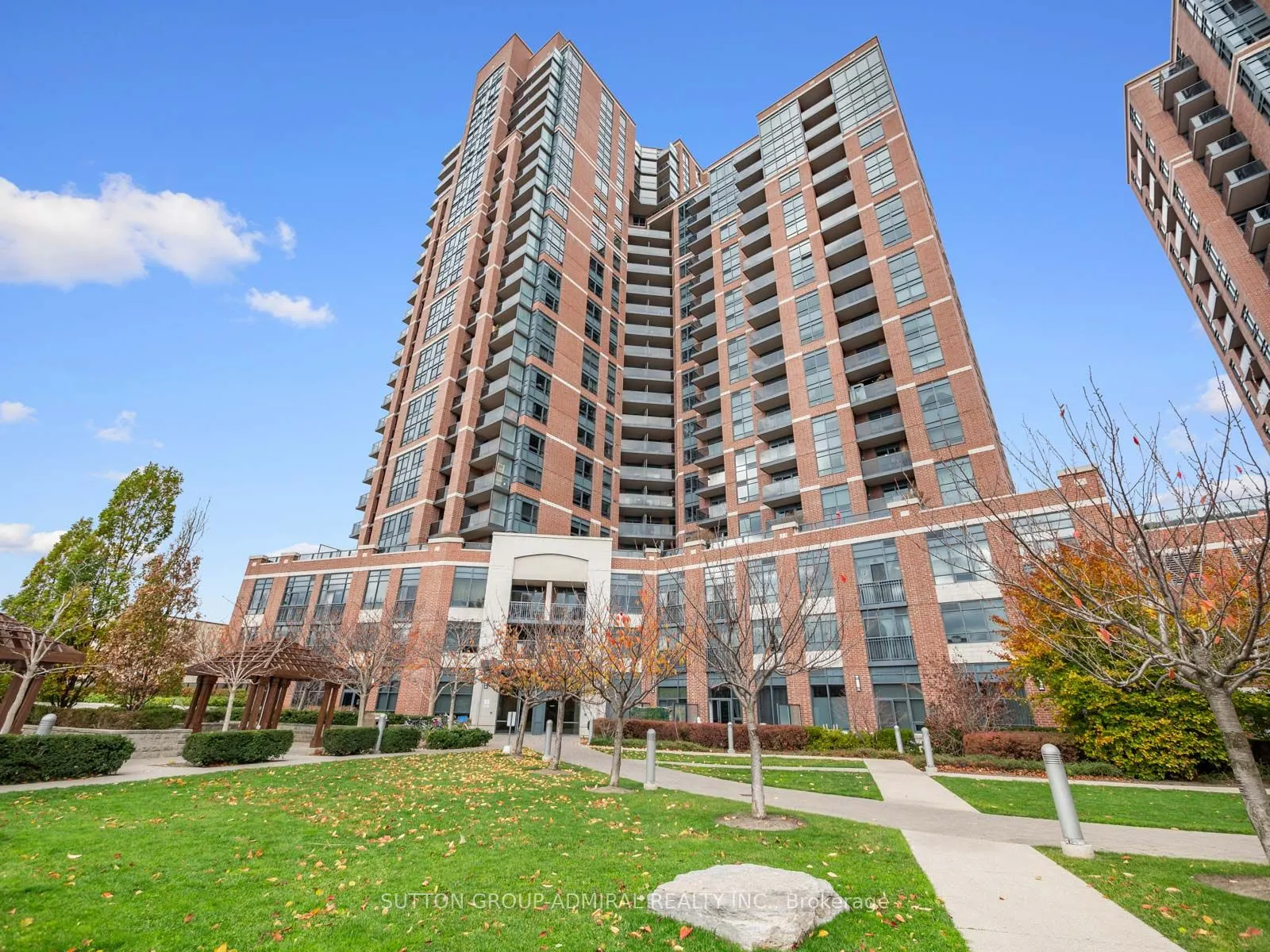 60 Heintzman Street, #1715