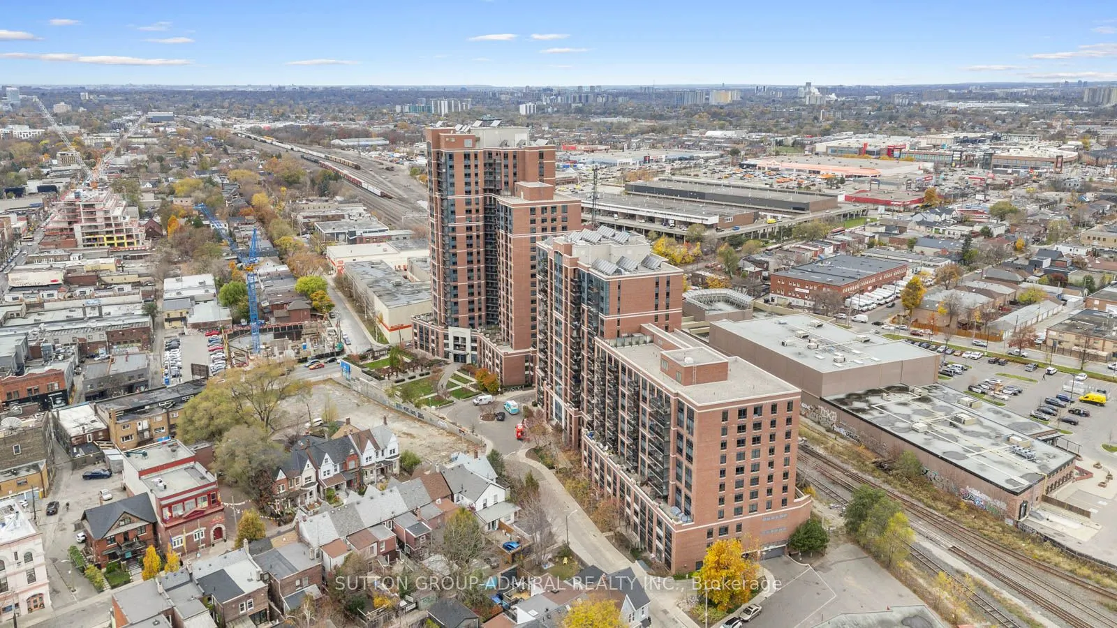 60 Heintzman Street, #1715