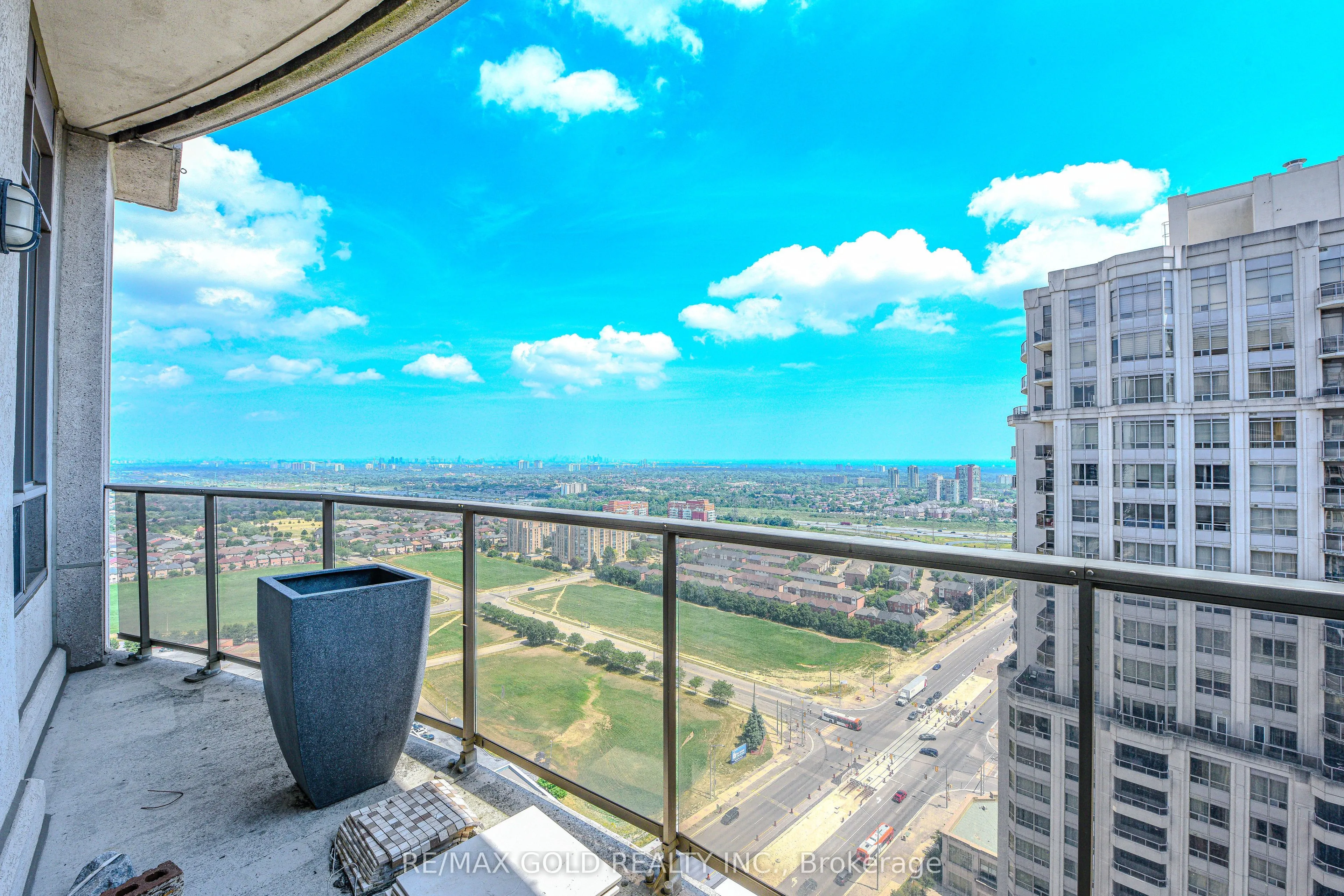 35 Kingsbridge Garden Circle, #3205