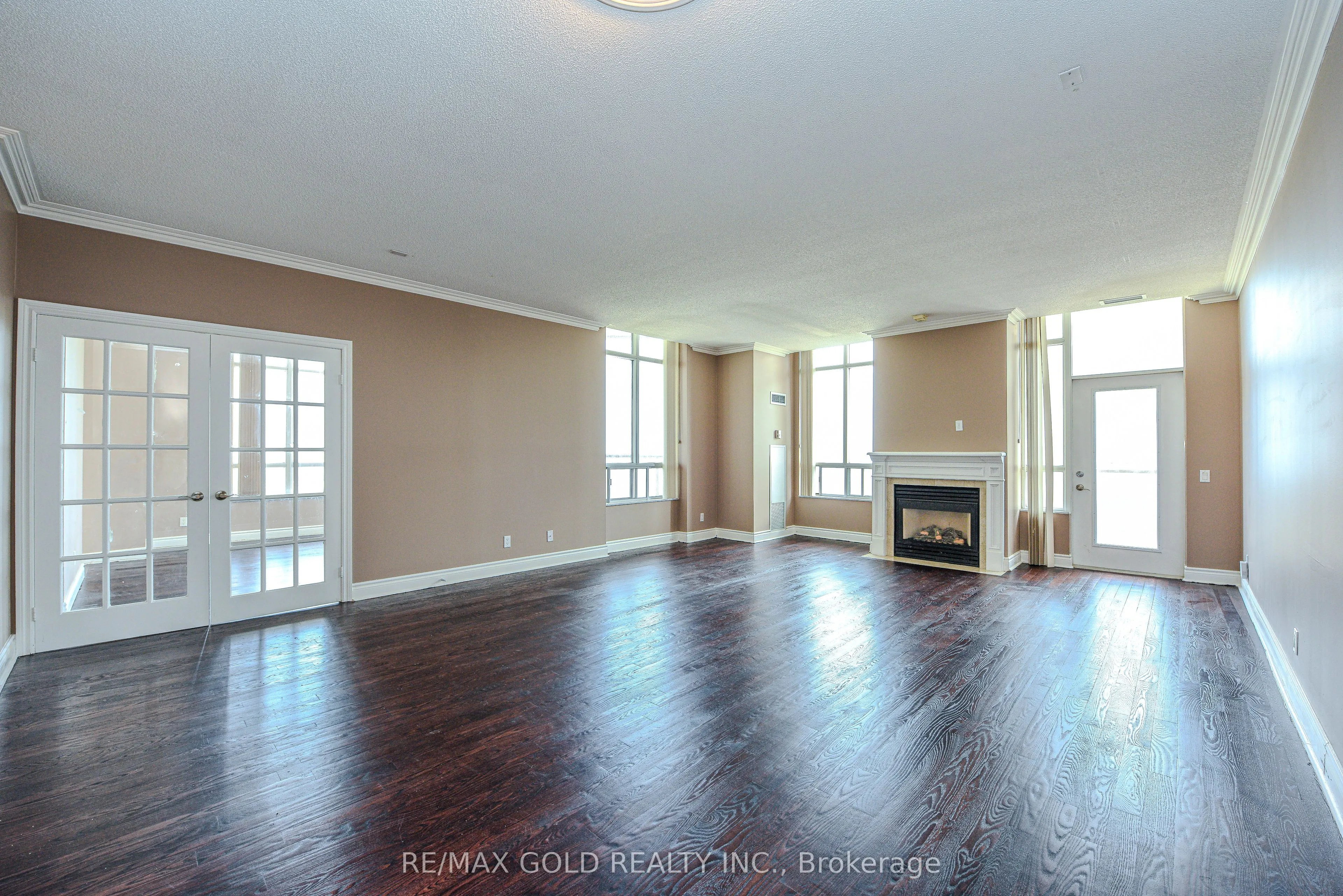 35 Kingsbridge Garden Circle, #3205