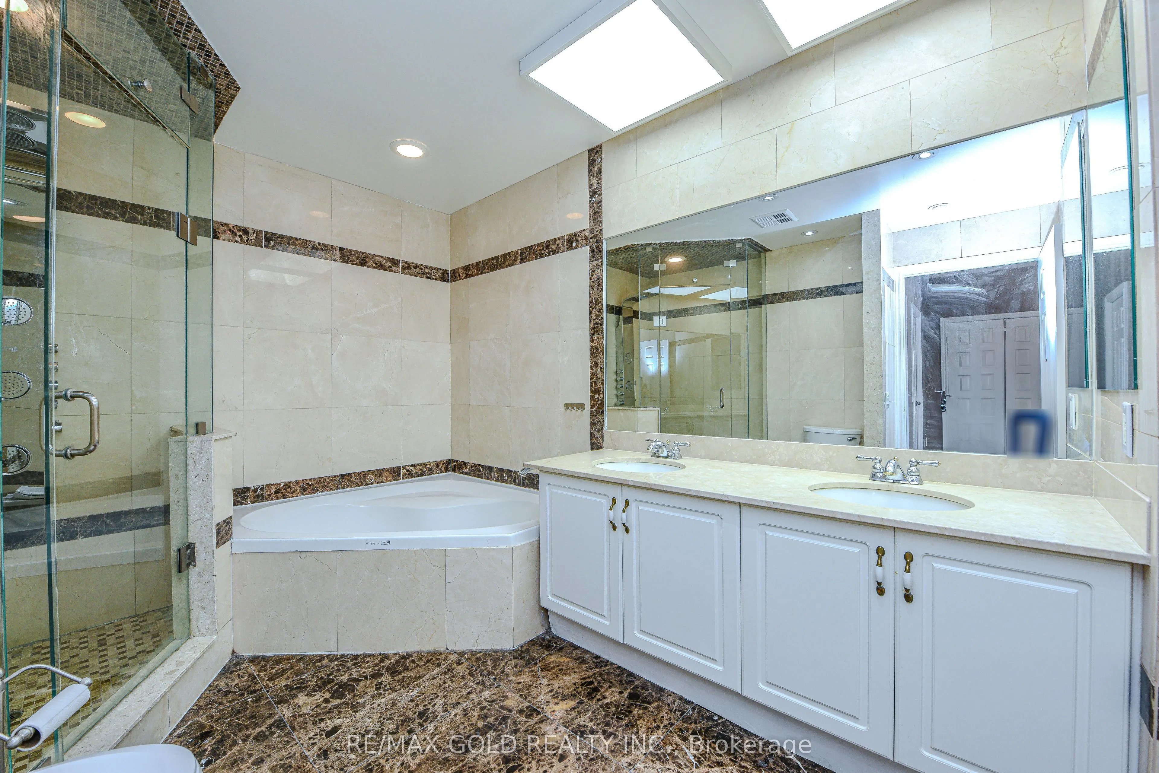 35 Kingsbridge Garden Circle, #3205