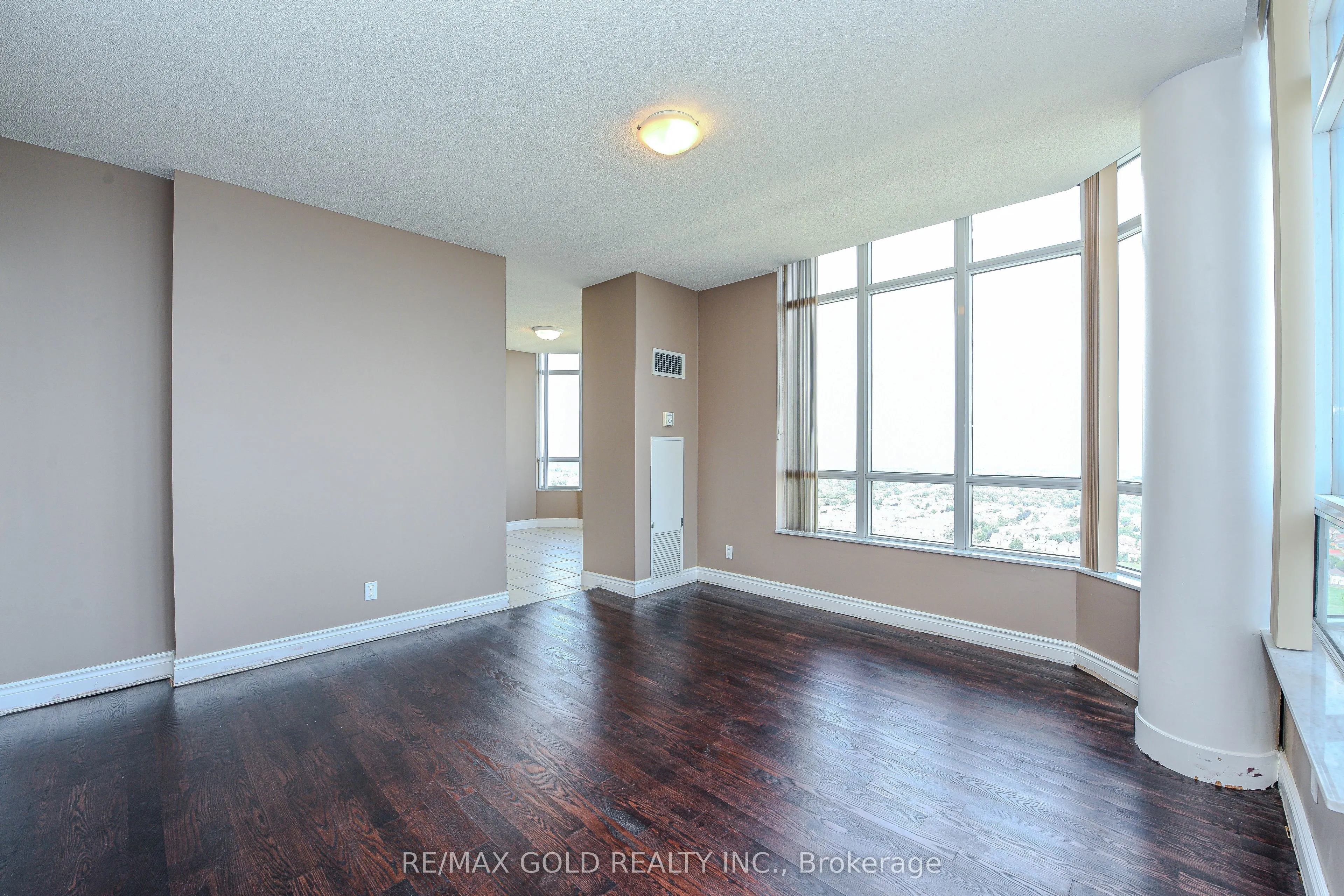 35 Kingsbridge Garden Circle, #3205