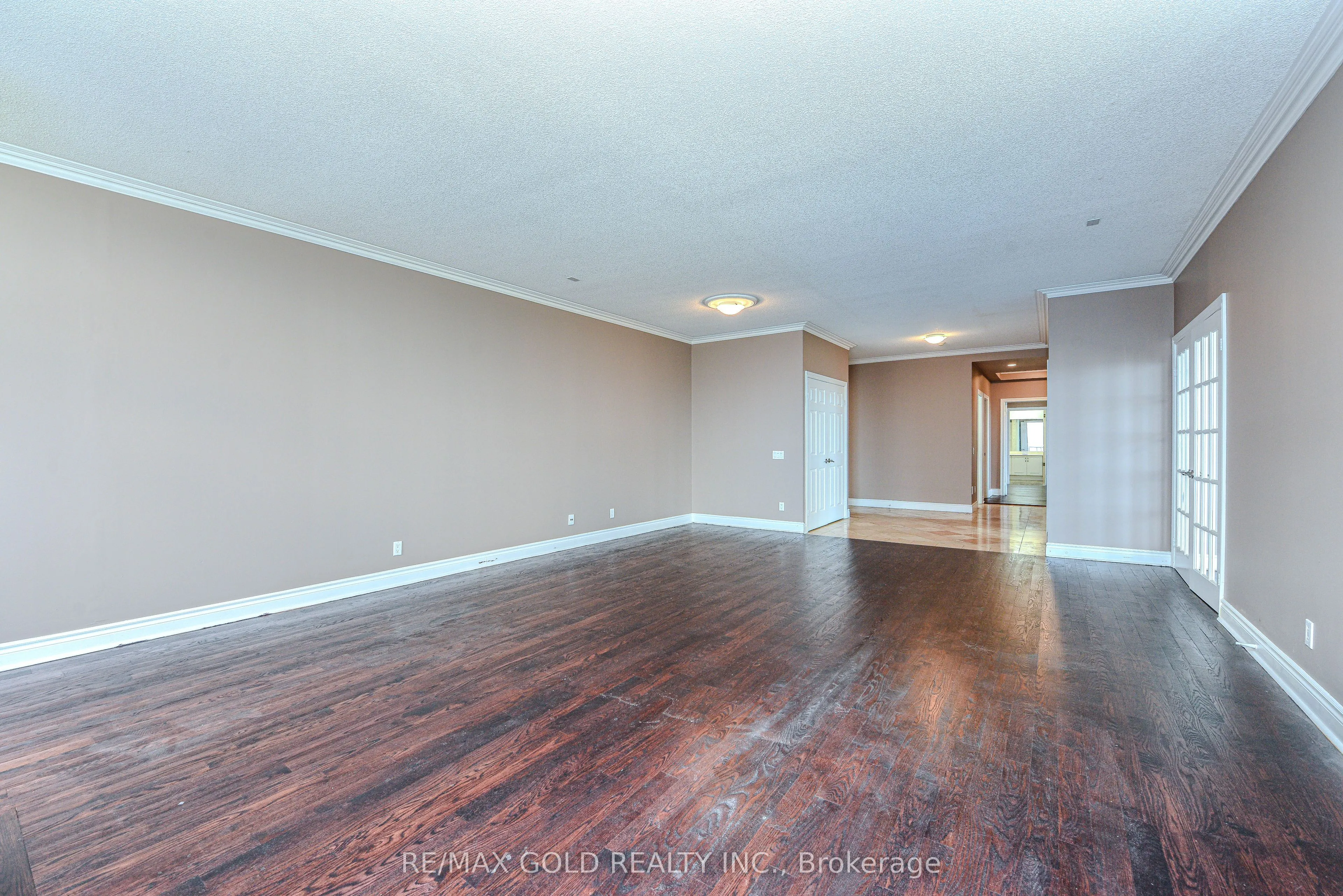 35 Kingsbridge Garden Circle, #3205