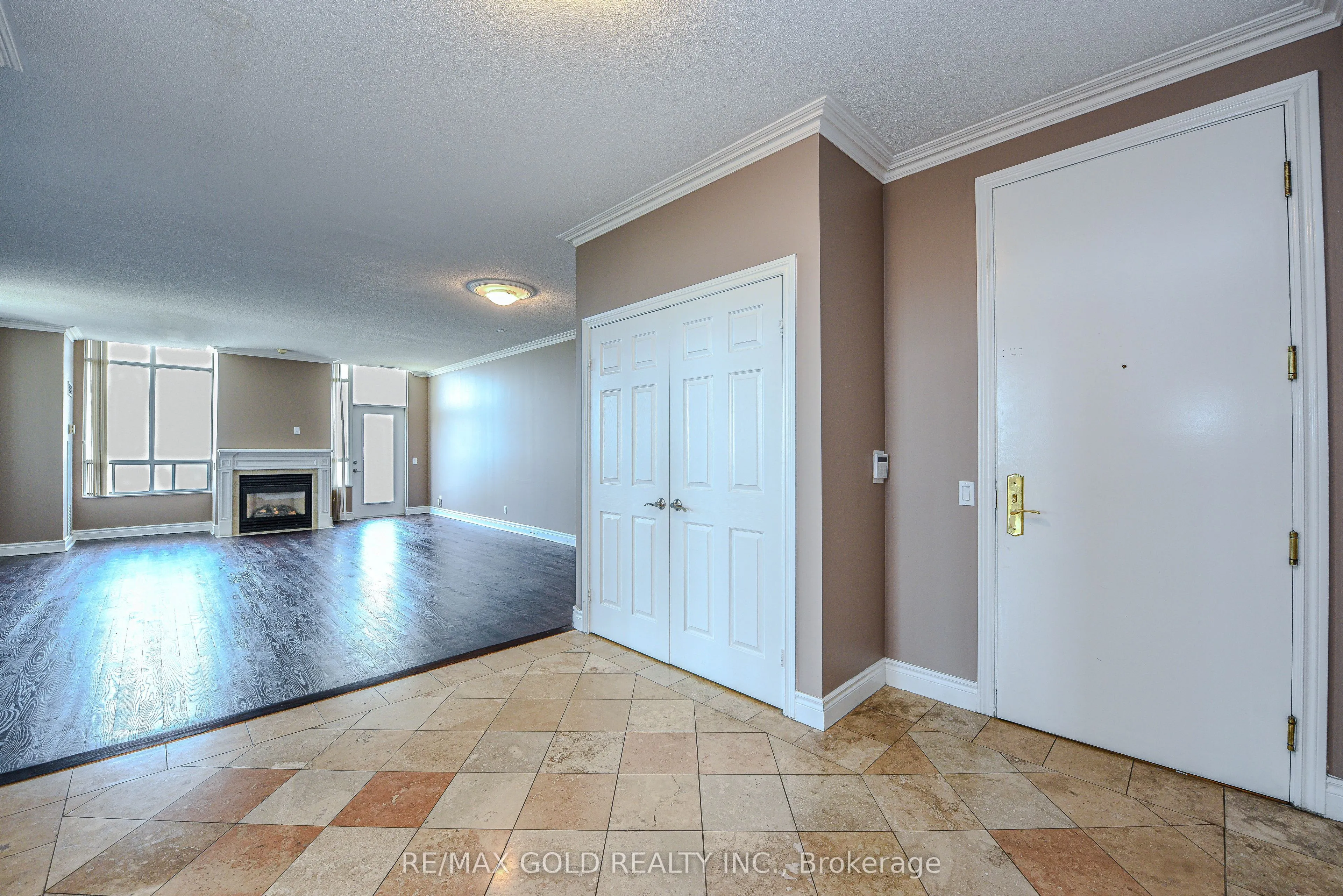 35 Kingsbridge Garden Circle, #3205