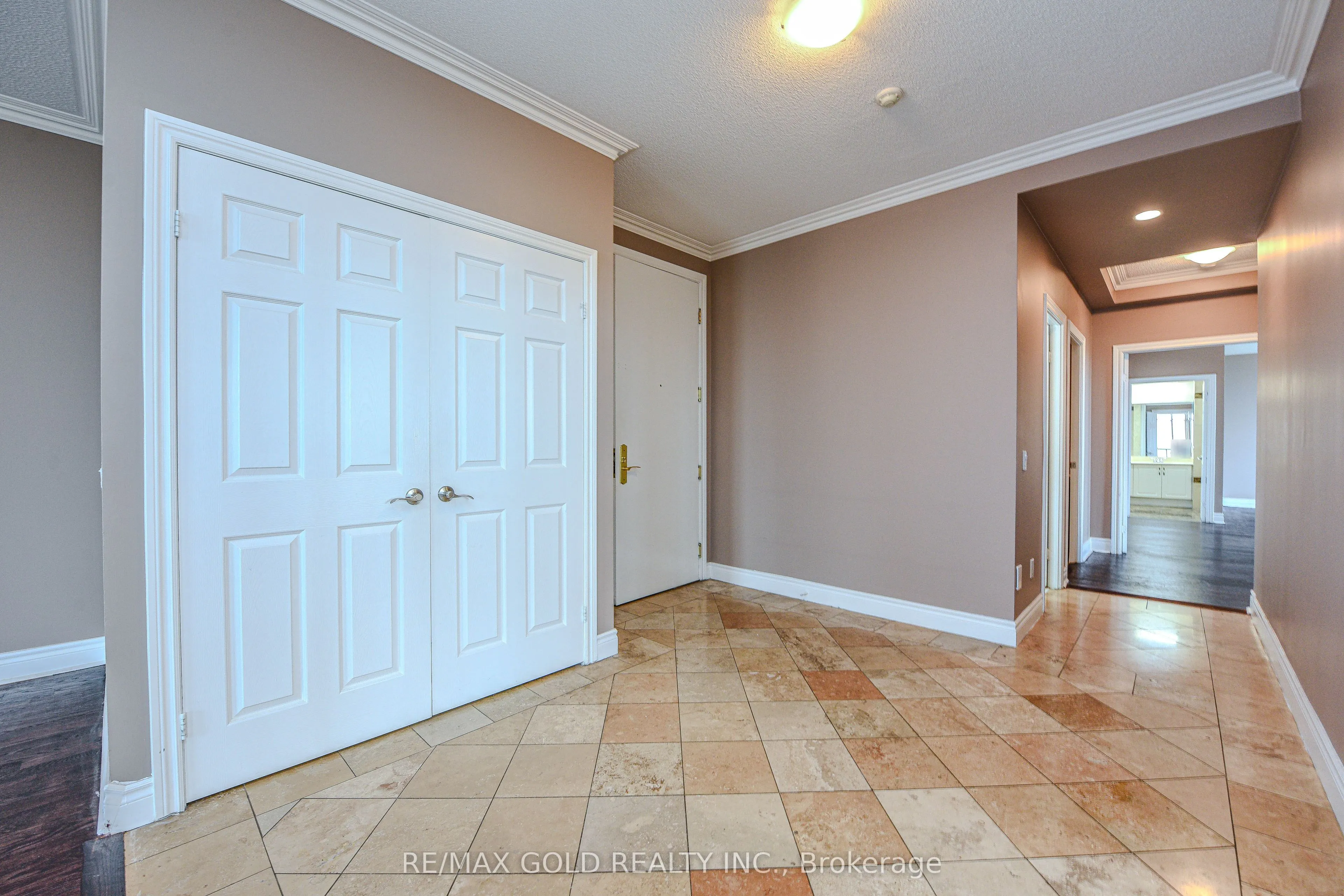 35 Kingsbridge Garden Circle, #3205