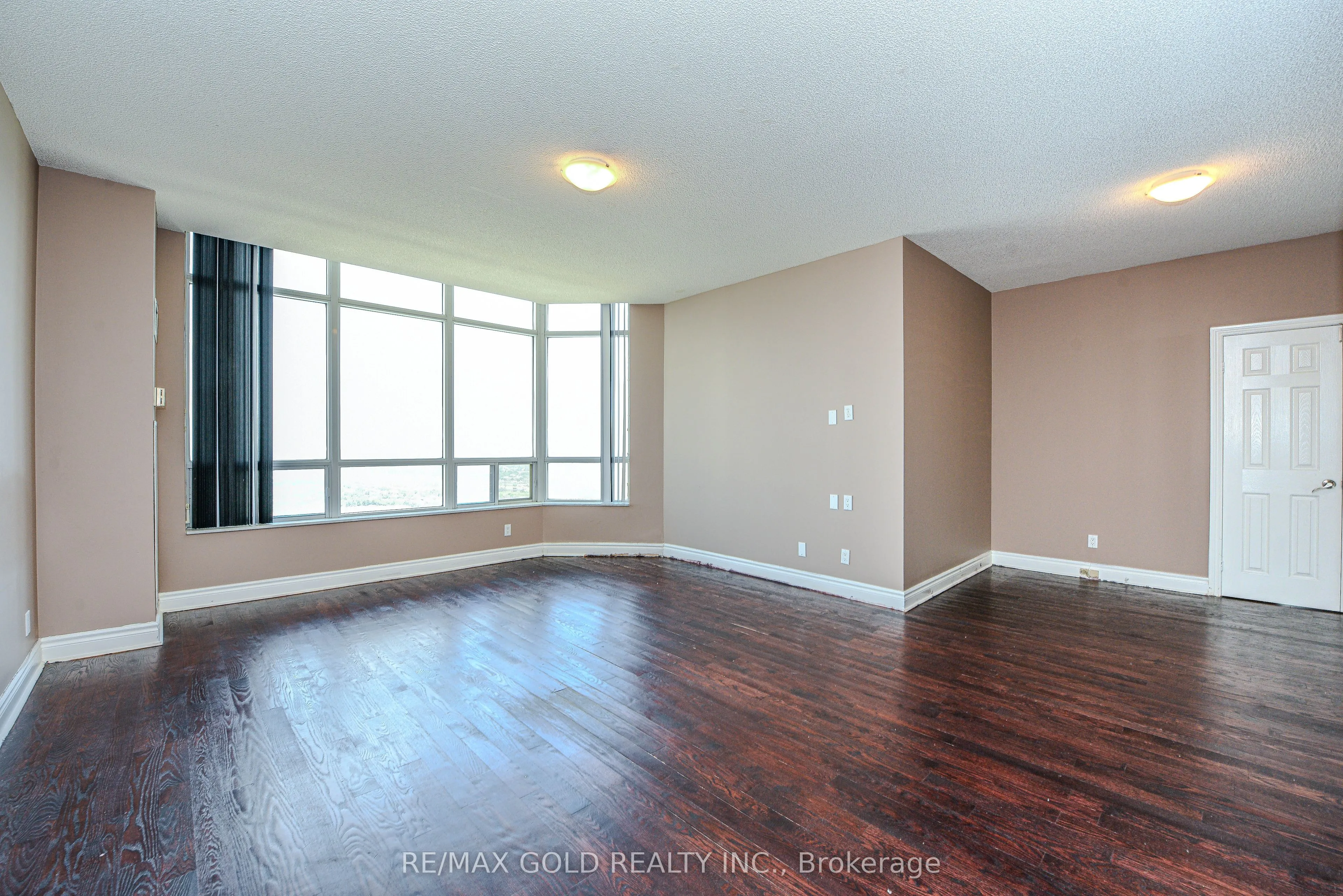 35 Kingsbridge Garden Circle, #3205