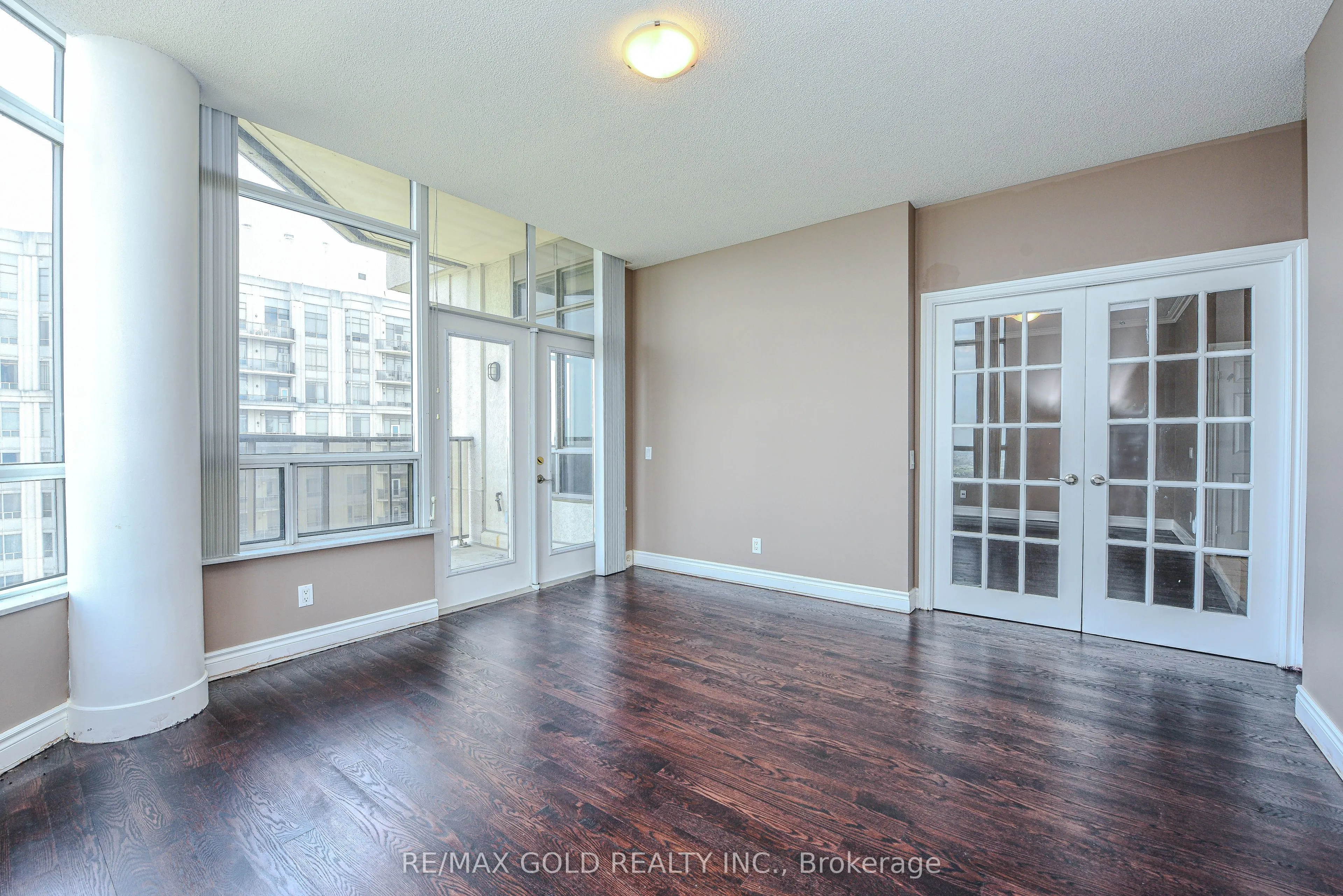 35 Kingsbridge Garden Circle, #3205