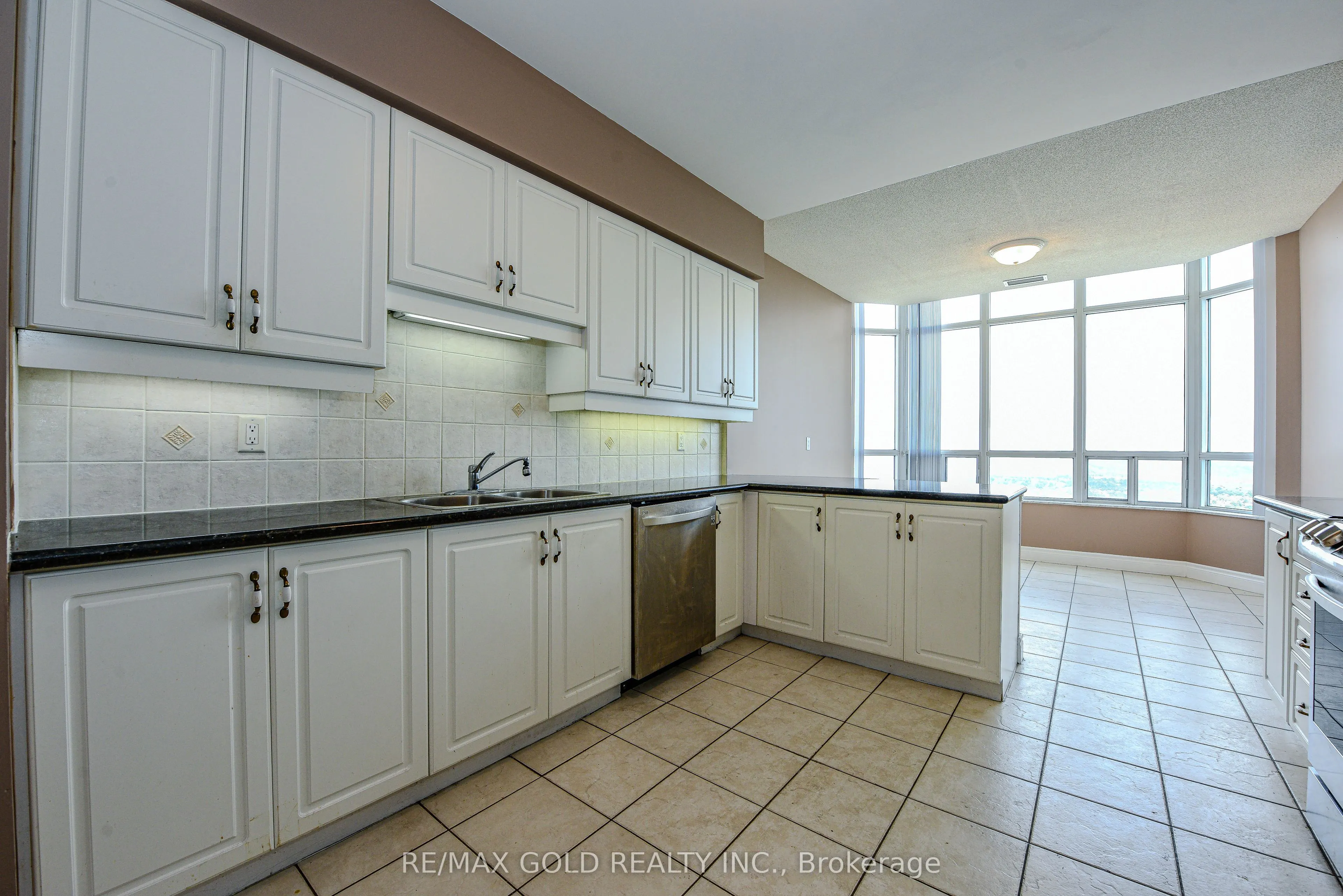 35 Kingsbridge Garden Circle, #3205