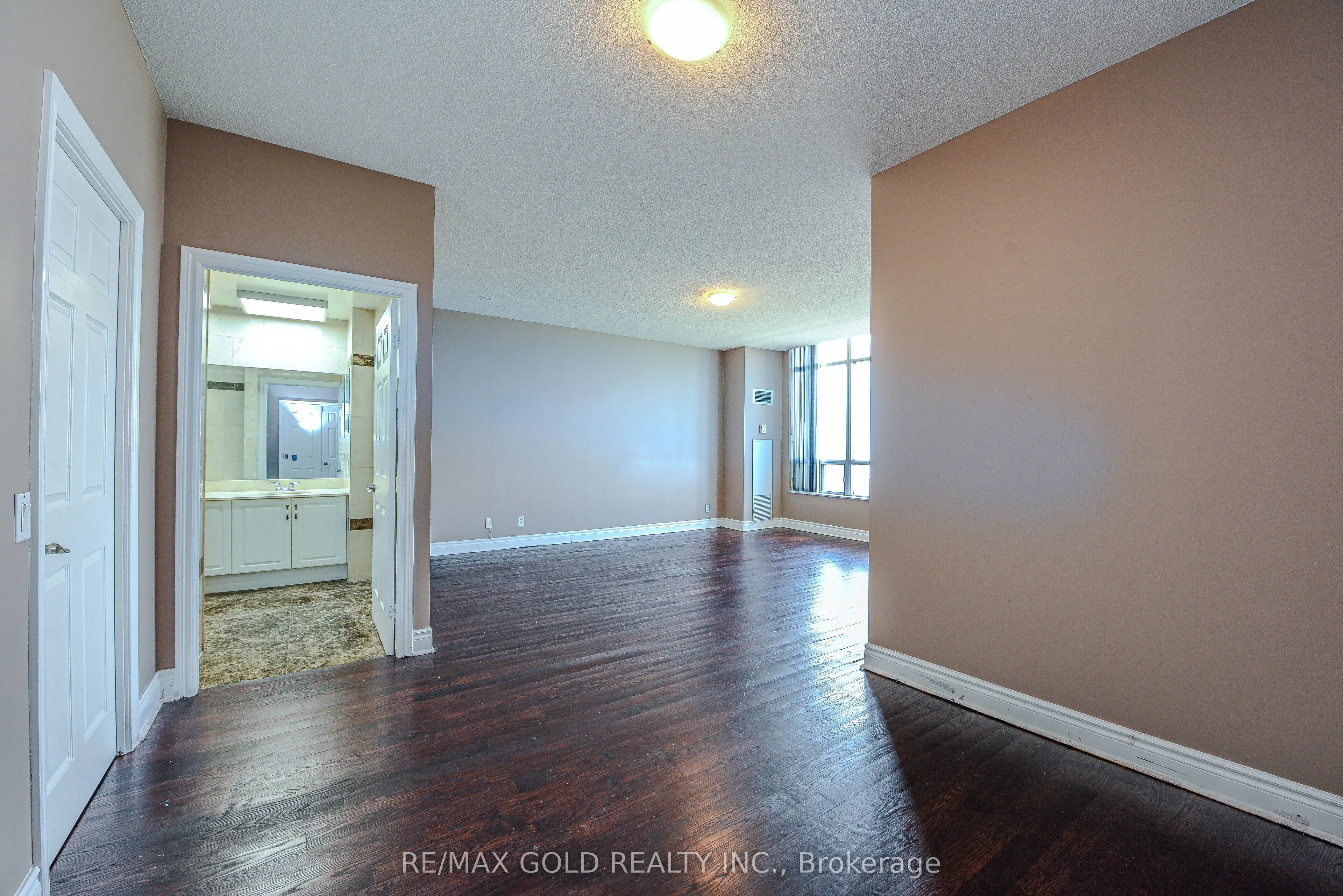 35 Kingsbridge Garden Circle, #3205
