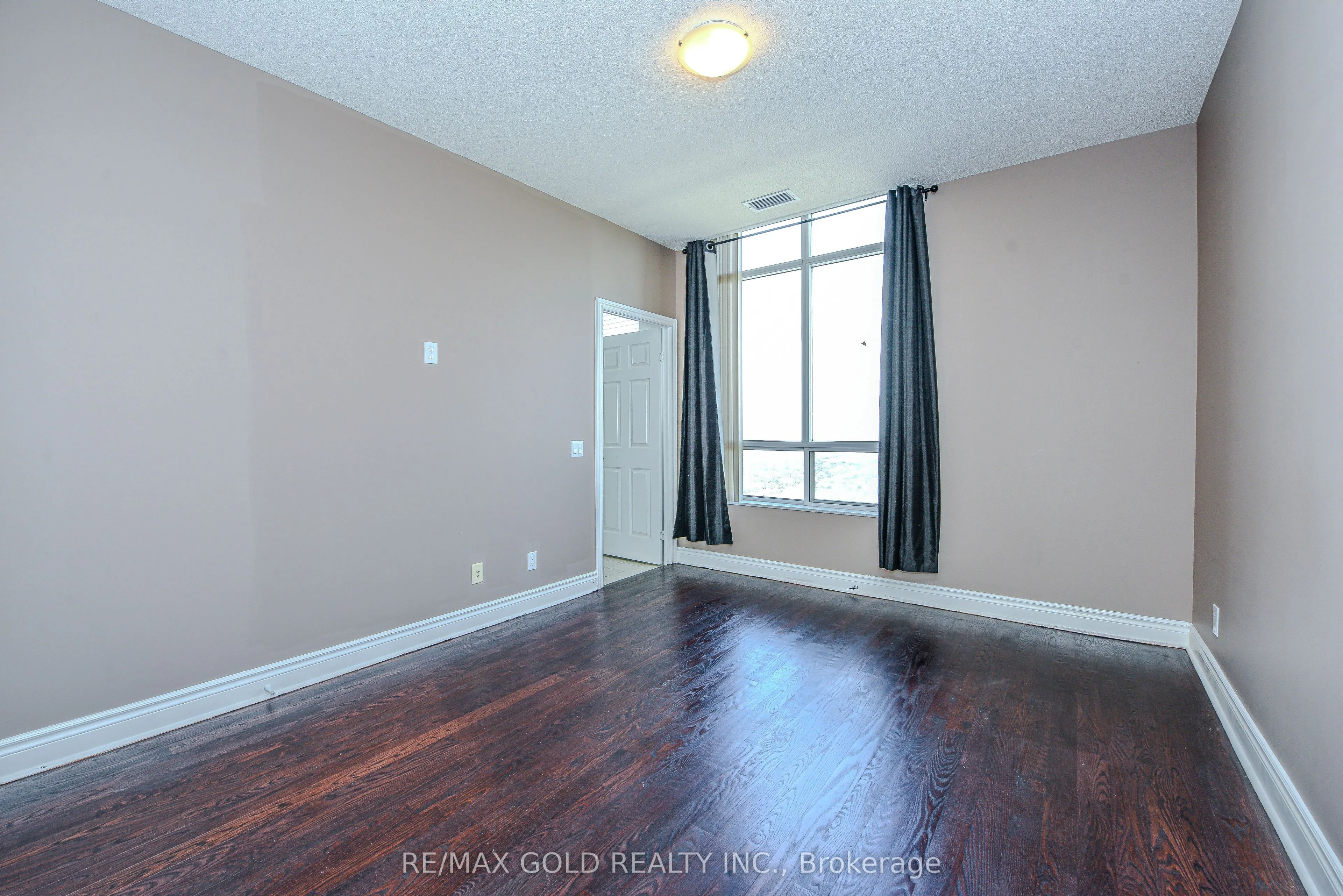 35 Kingsbridge Garden Circle, #3205