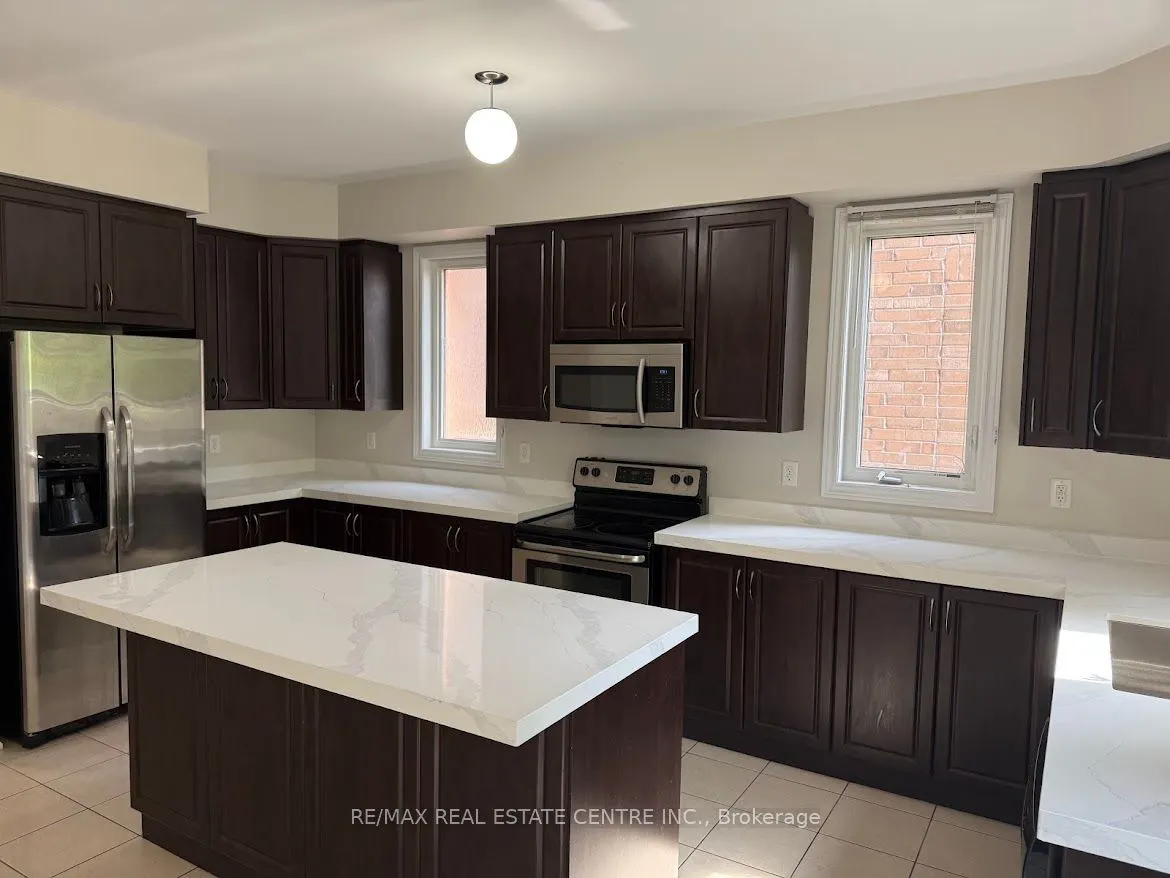 1328 Granrock Crescent