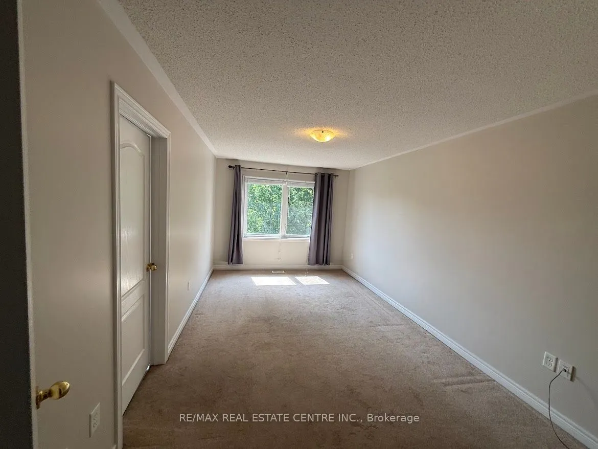 1328 Granrock Crescent