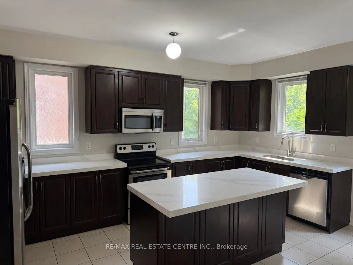 1328 Granrock Crescent