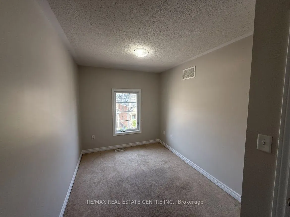 1328 Granrock Crescent