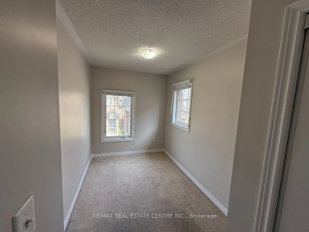1328 Granrock Crescent