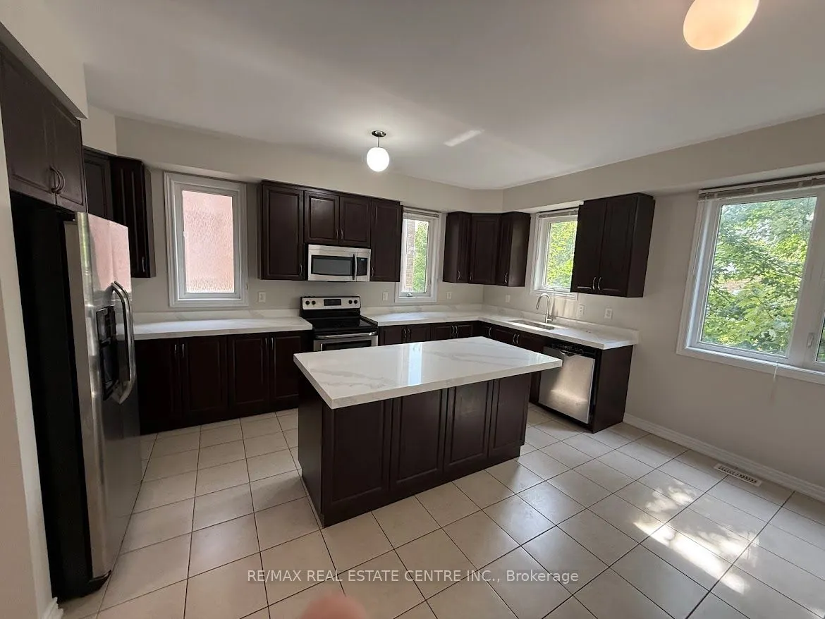 1328 Granrock Crescent