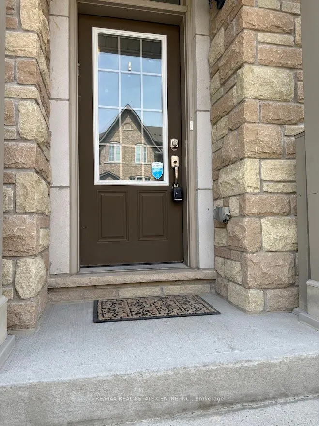 1328 Granrock Crescent