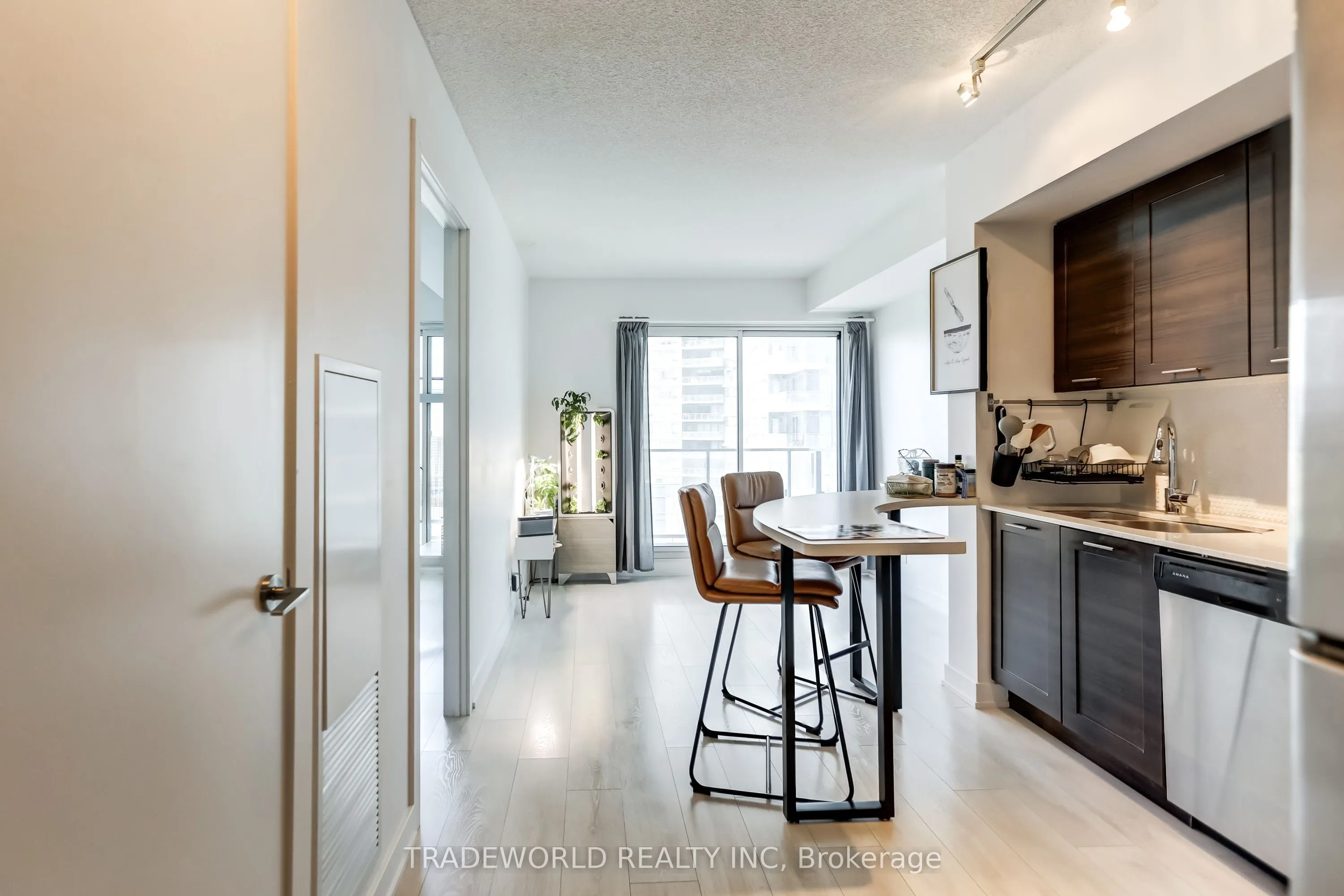 2220 Lakeshore Boulevard W, #1203