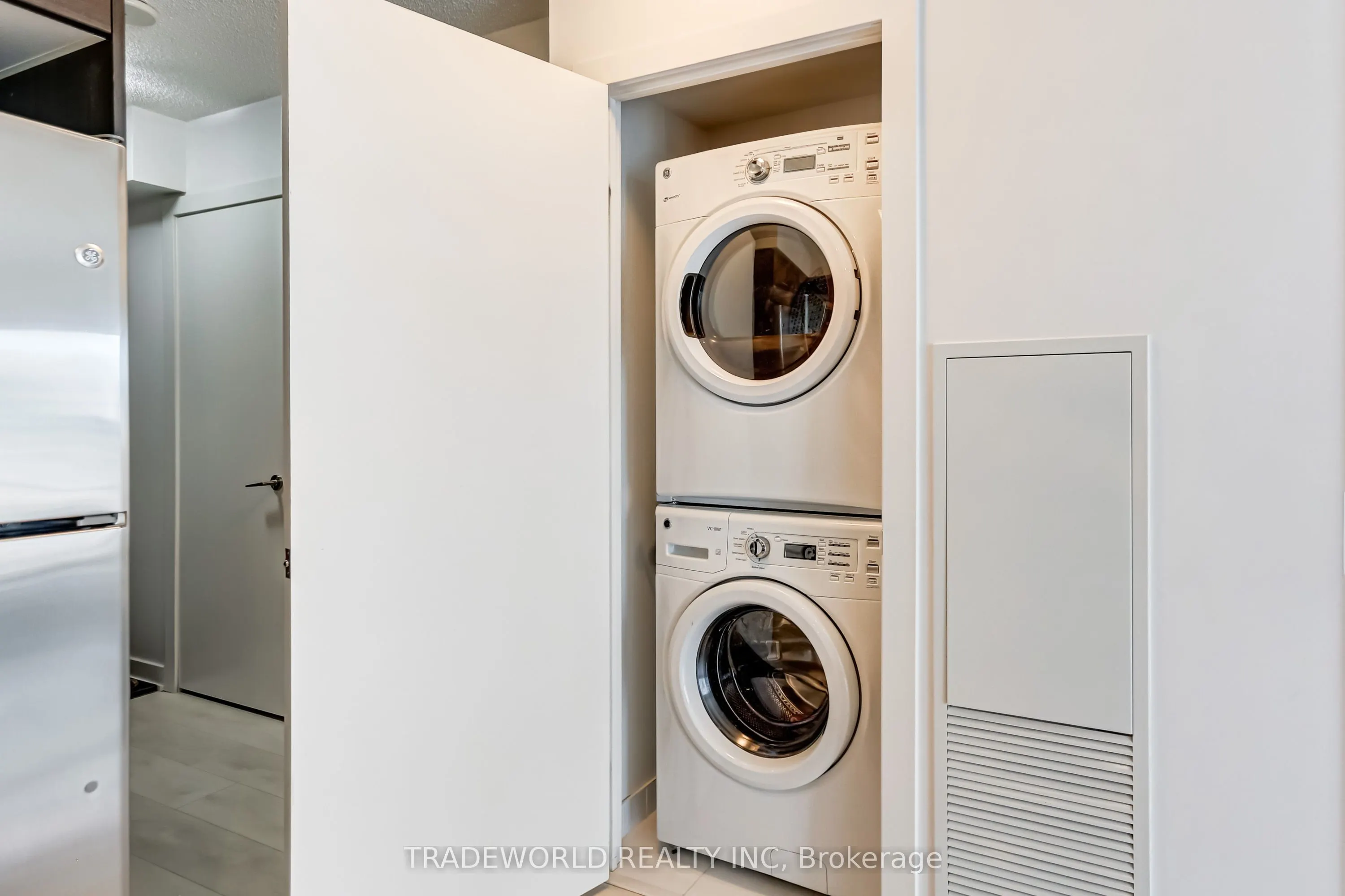 2220 Lakeshore Boulevard W, #1203