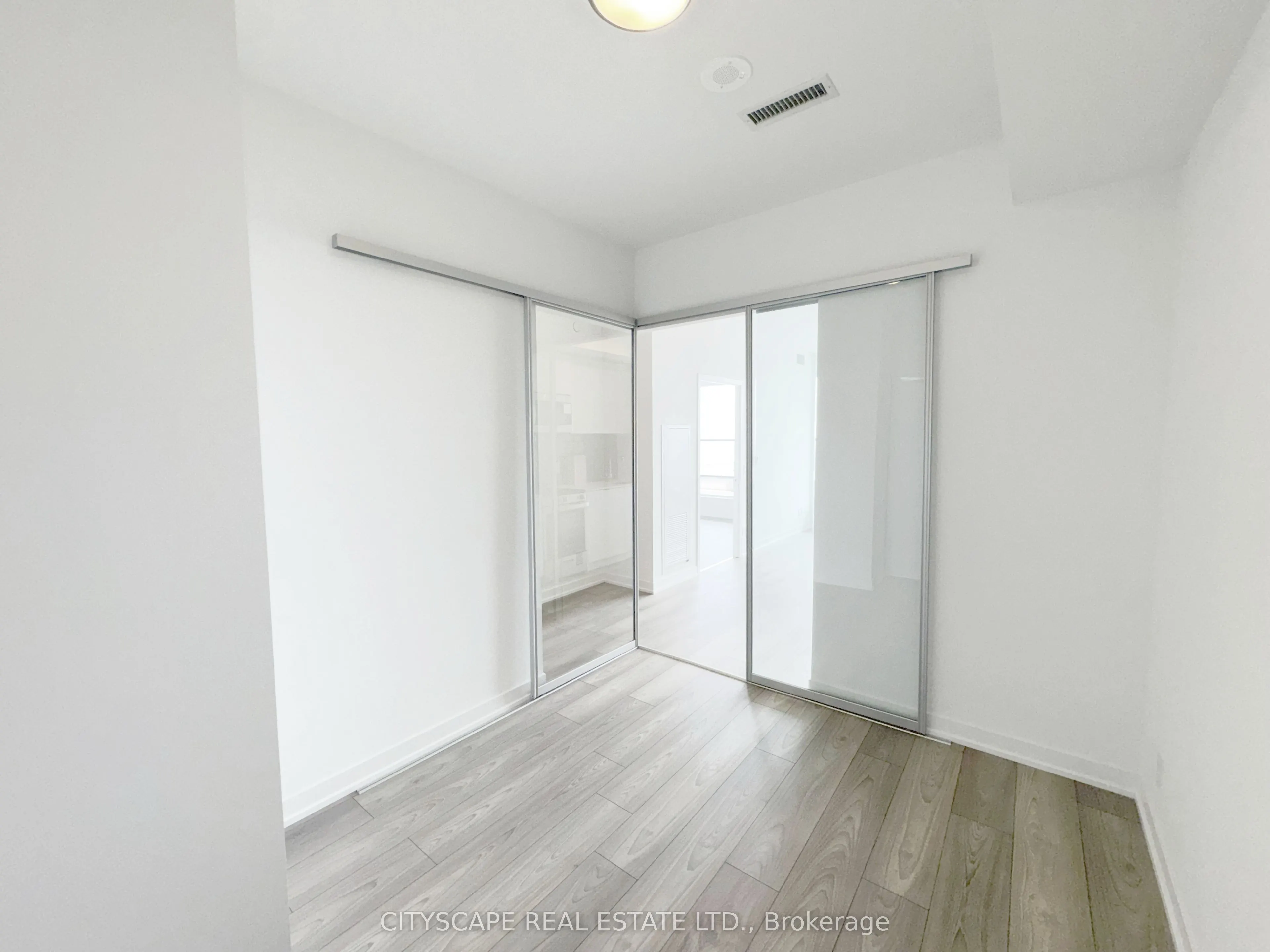 285 Dufferin Street, #914