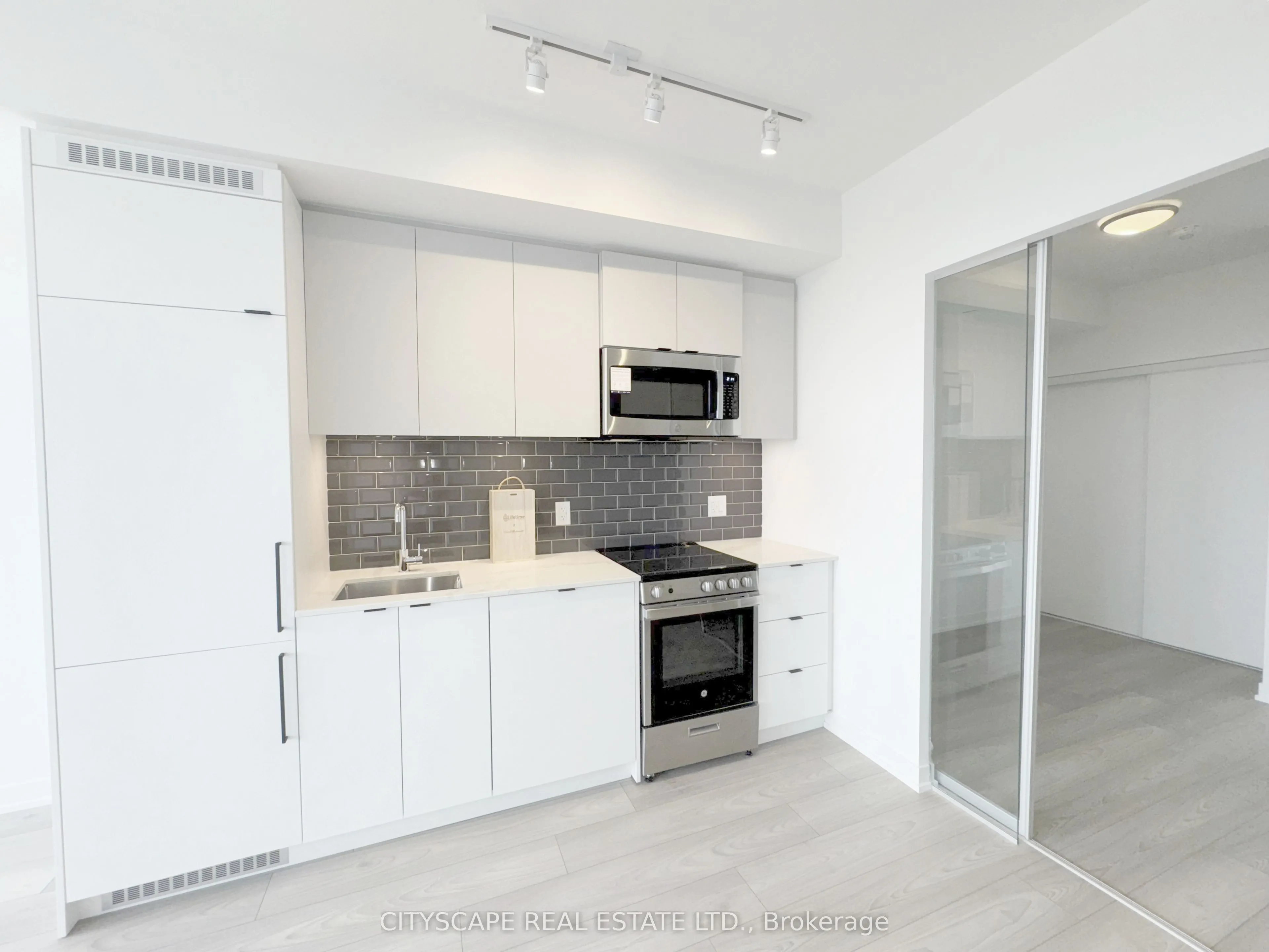 285 Dufferin Street, #914