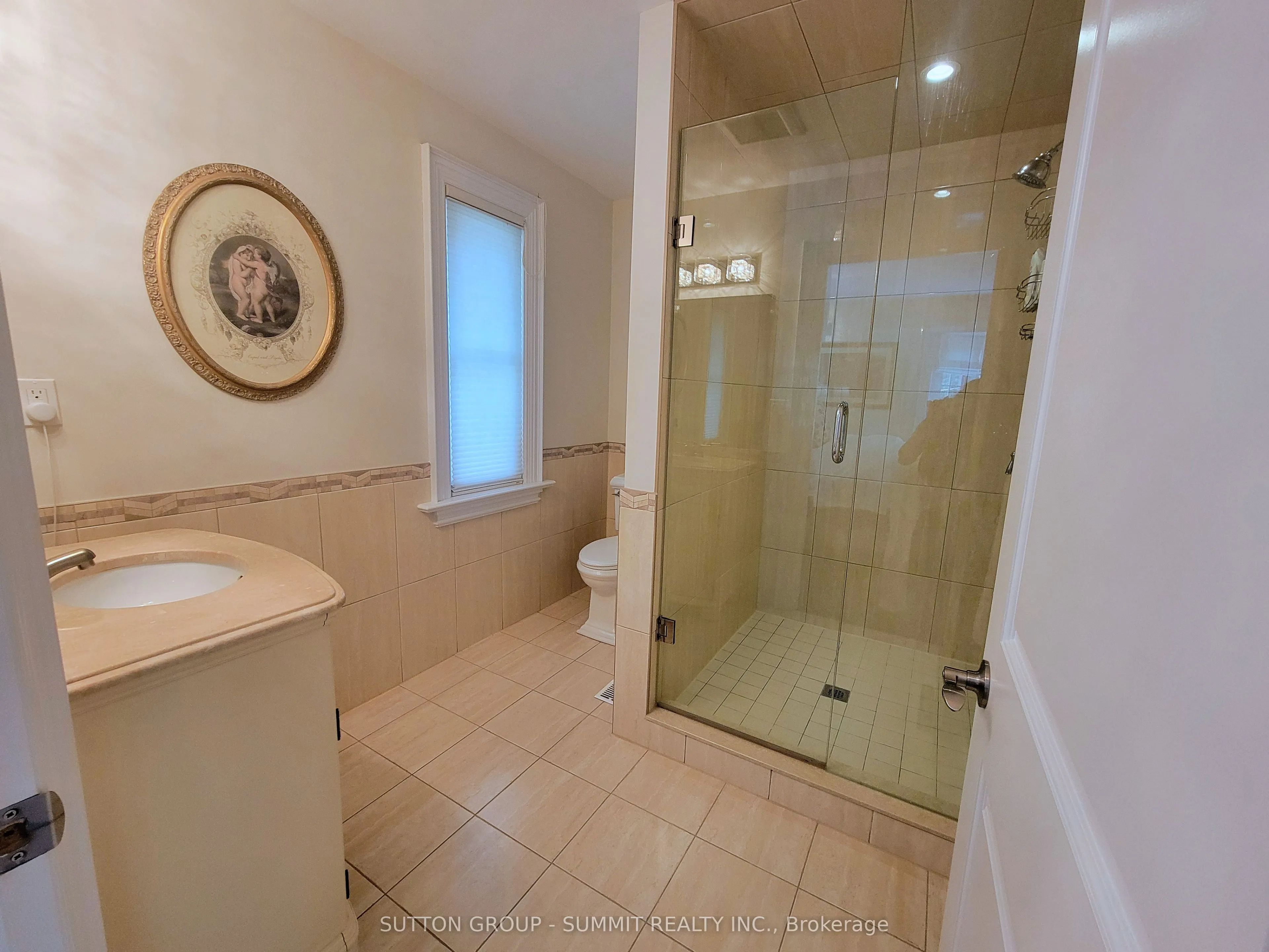 353 Queen Street S