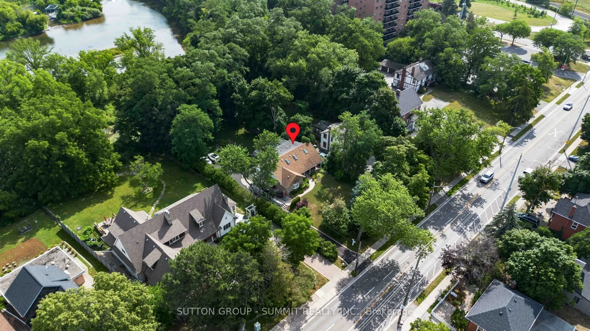 353 Queen Street S