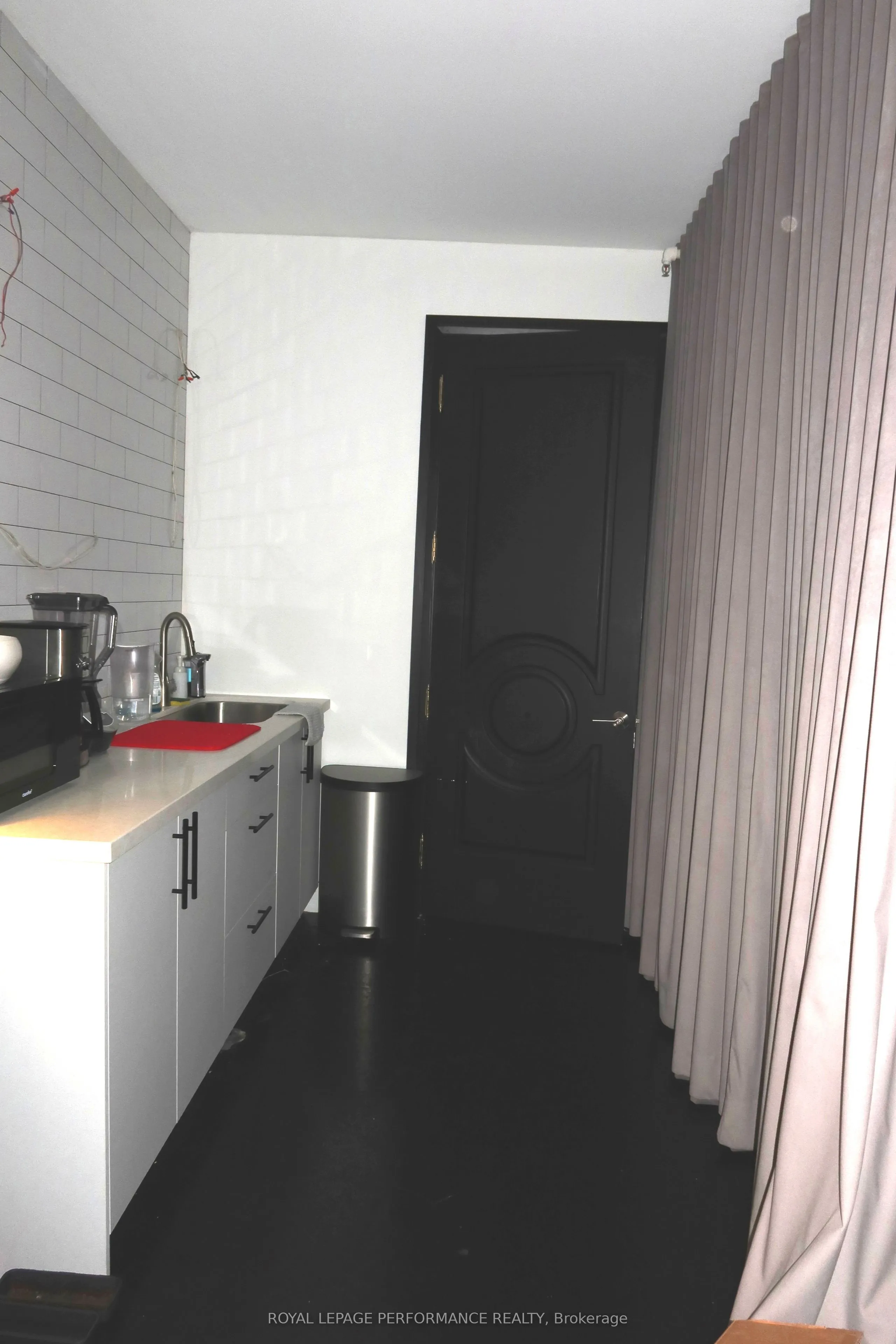 101-2847 Lakeshore Boulevard W, #Room 3