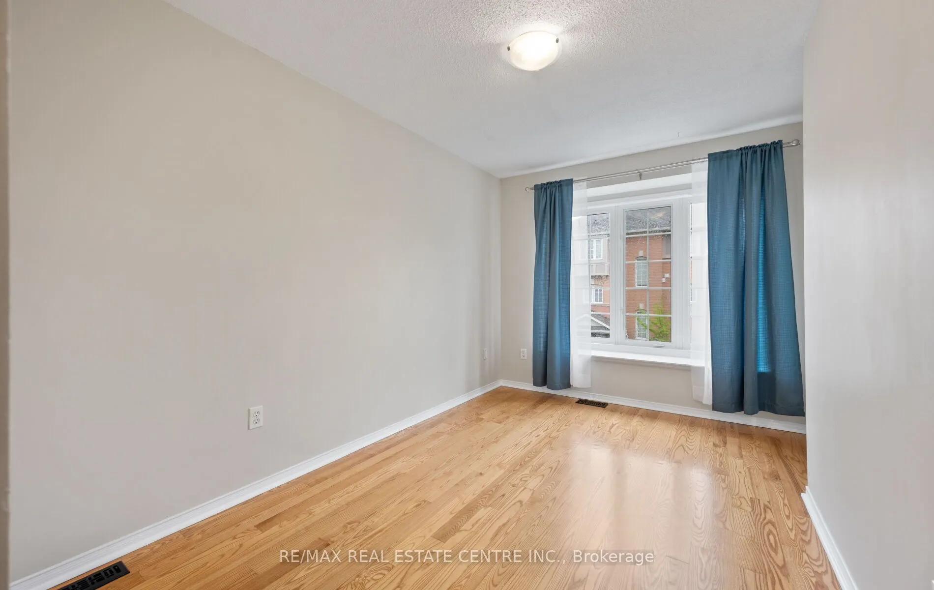 5030 Heatherleigh Avenue, #150