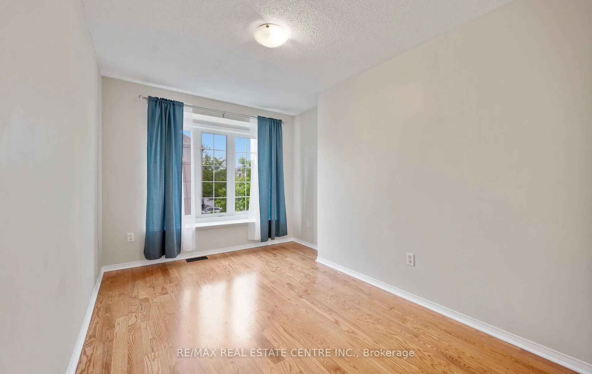5030 Heatherleigh Avenue, #150