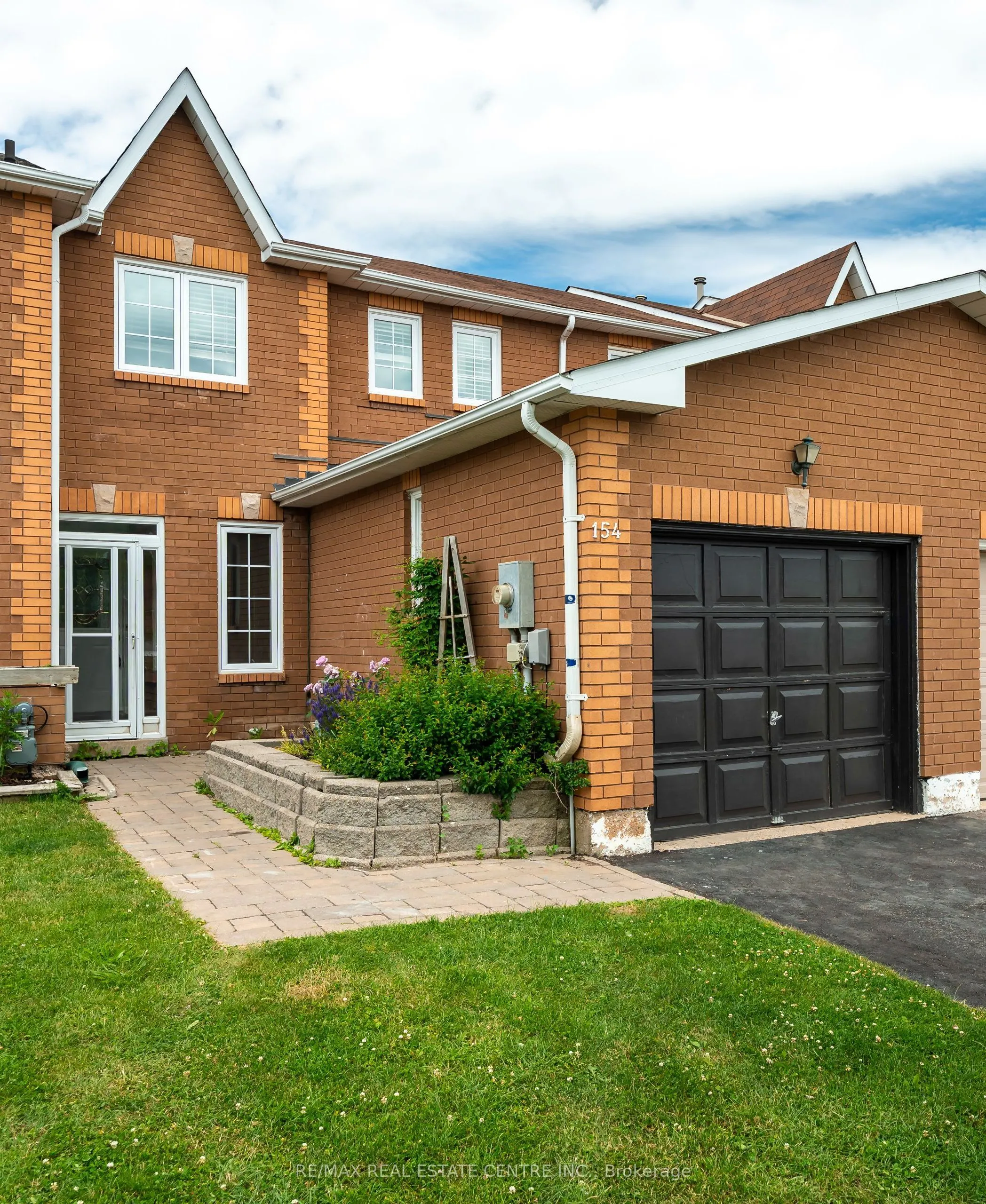 154 Howard Crescent