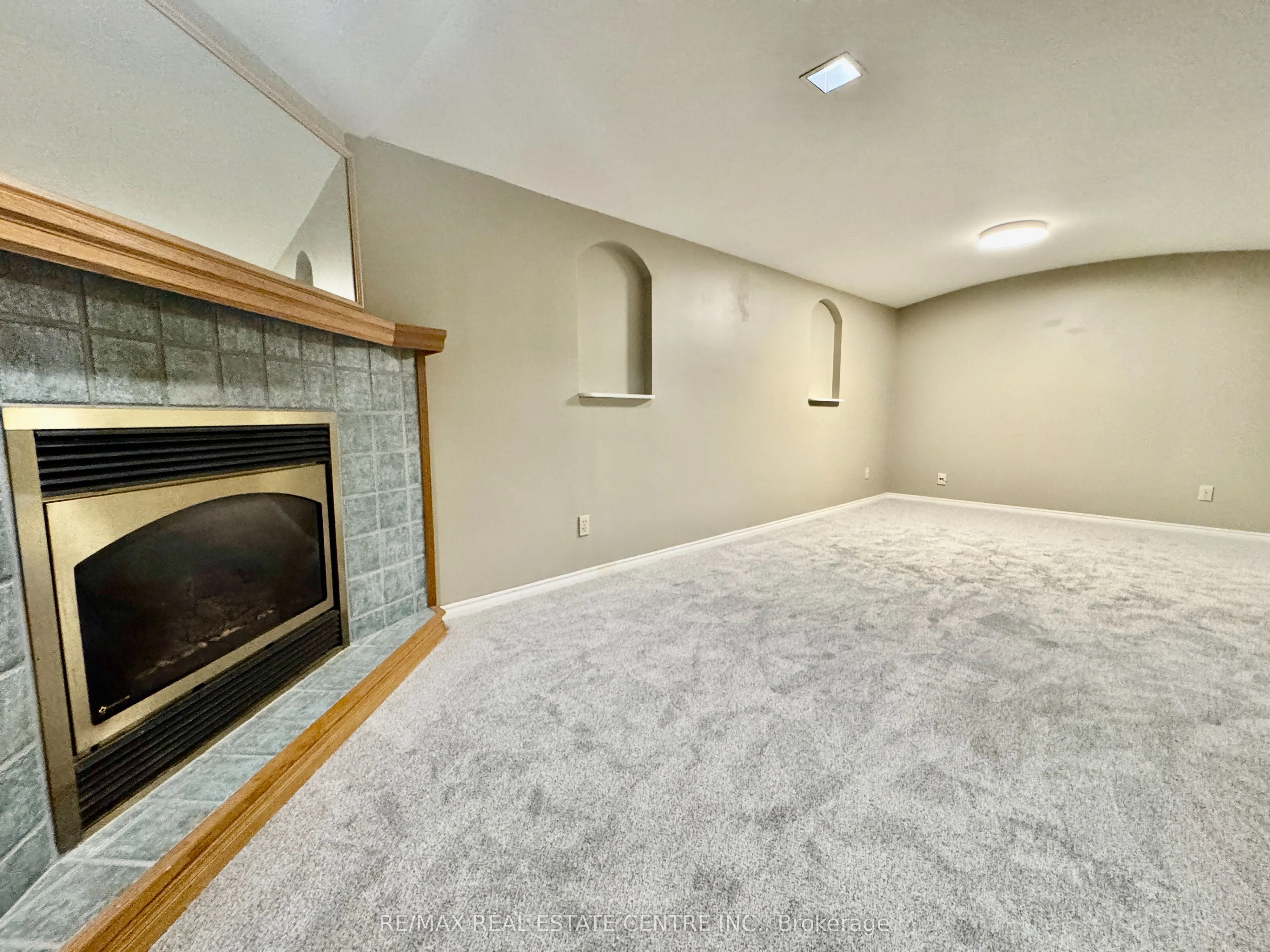 154 Howard Crescent
