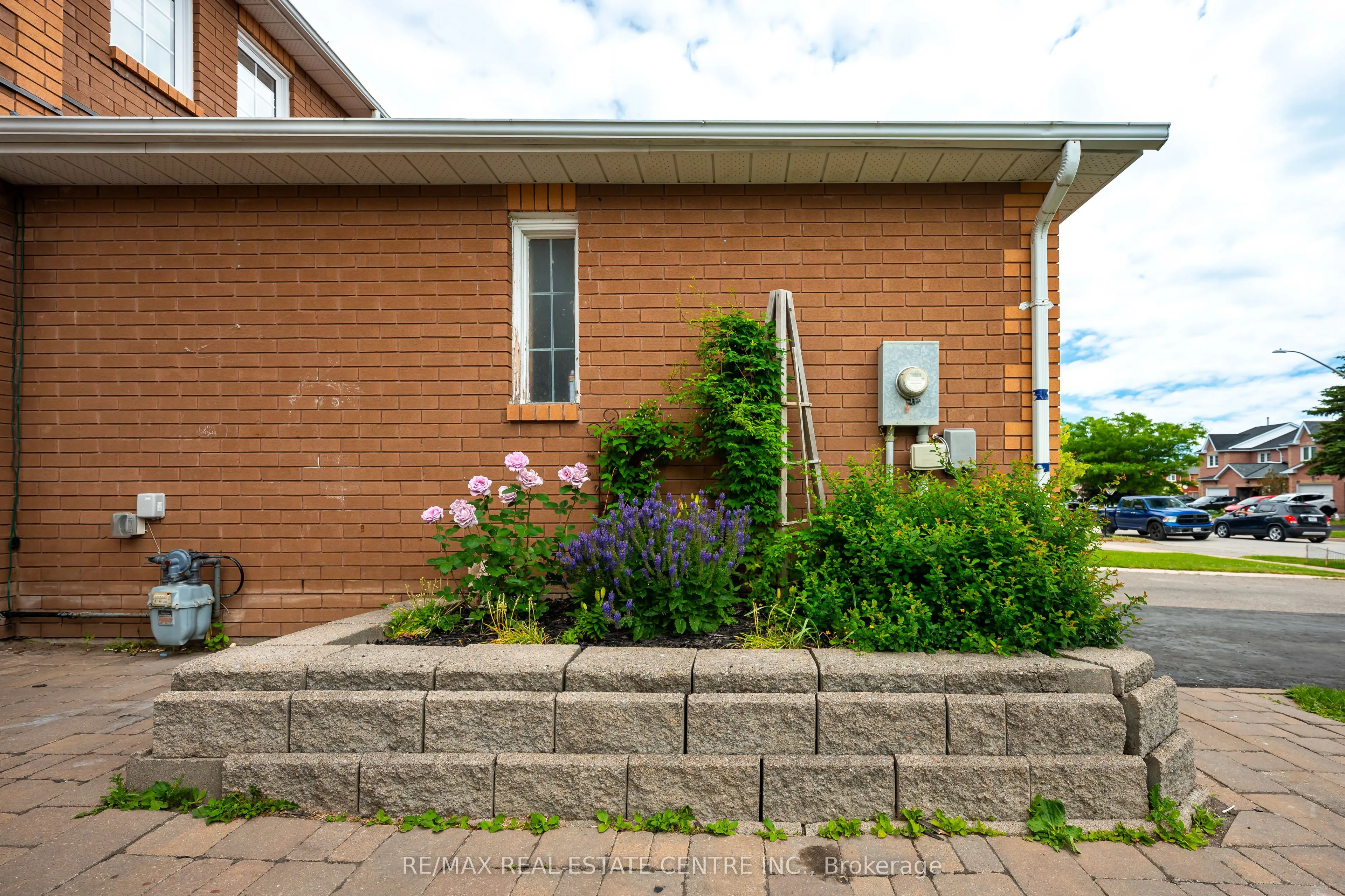 154 Howard Crescent