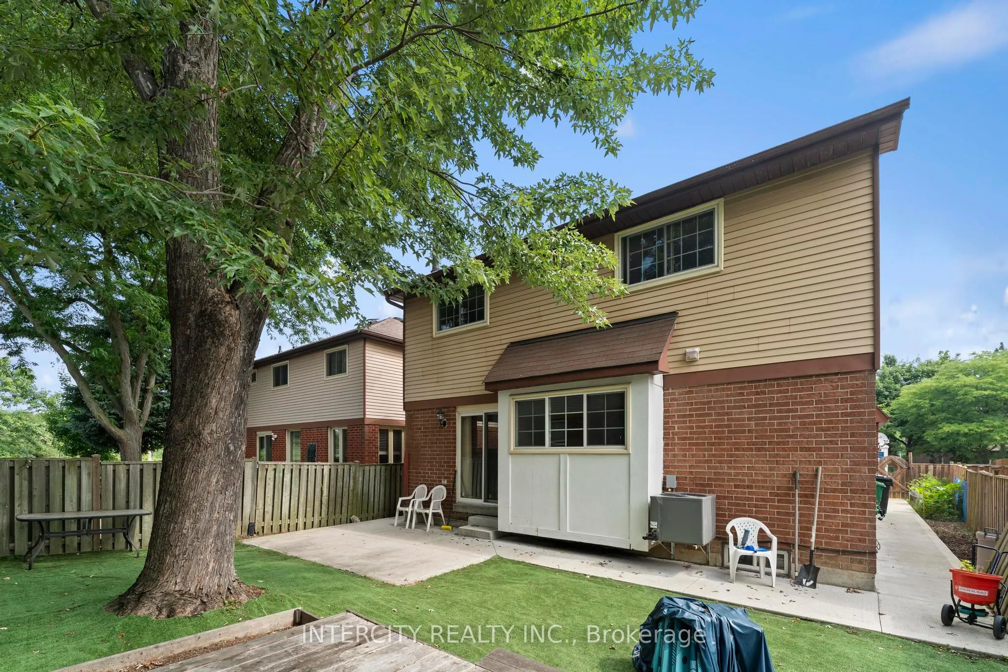 3 Gervais Drive