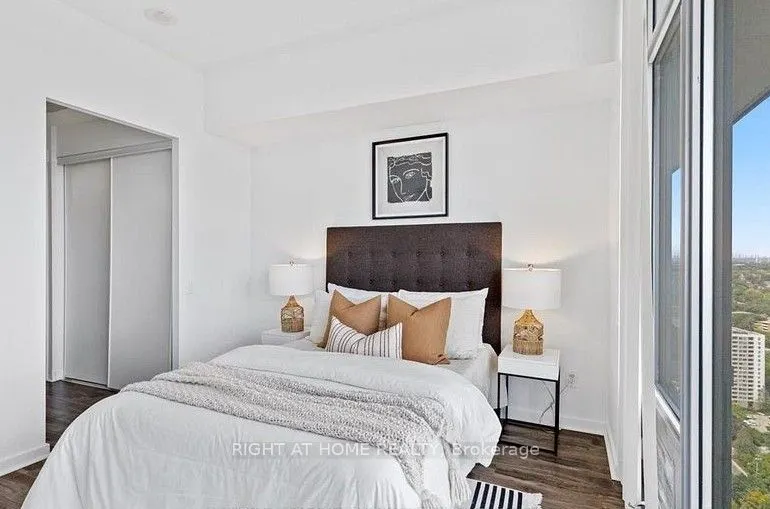 105 The Queens Way, #3313