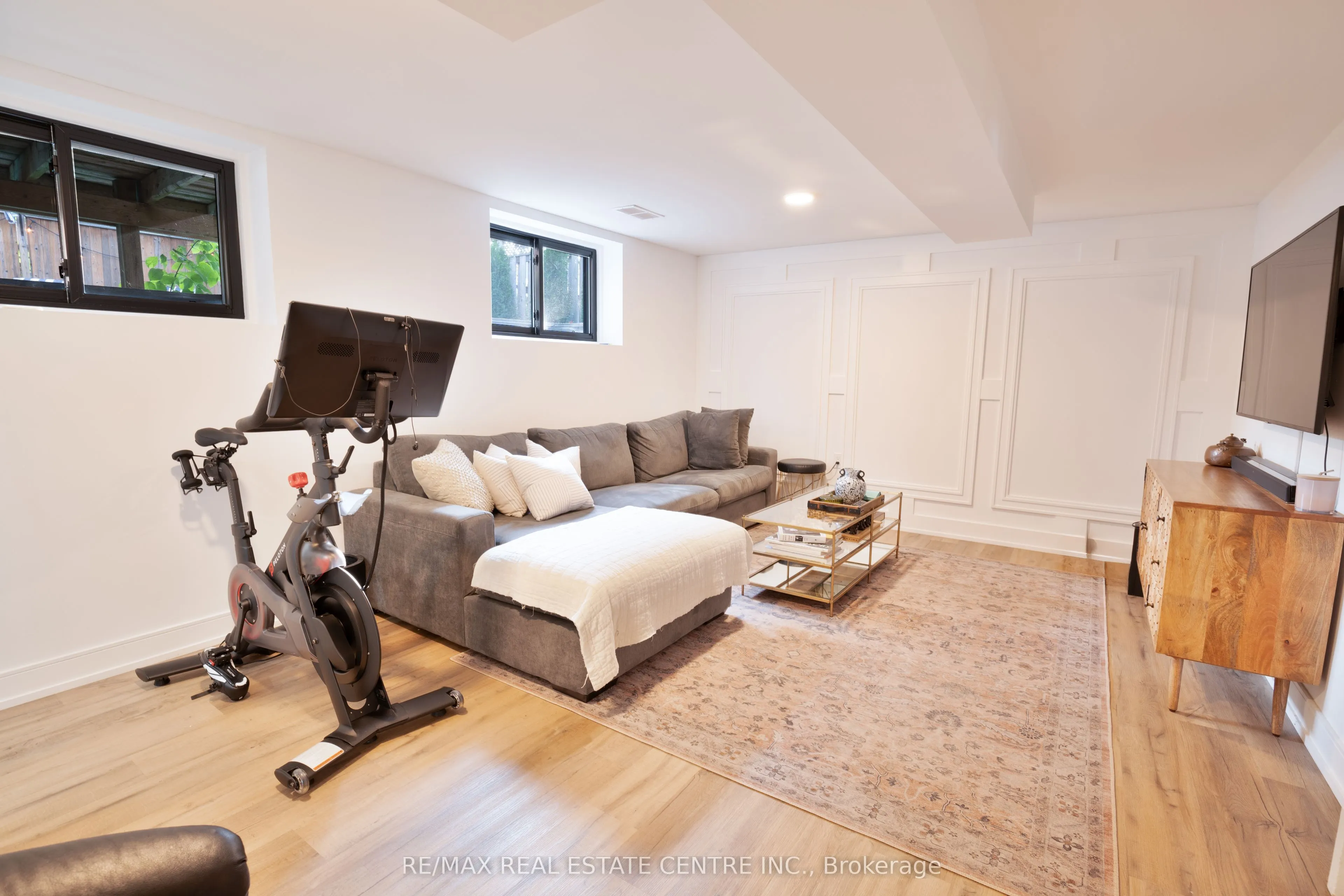 2221 Wyandotte Drive