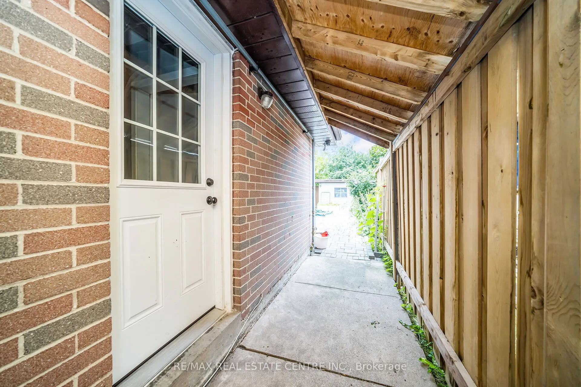9 Watson Crescent