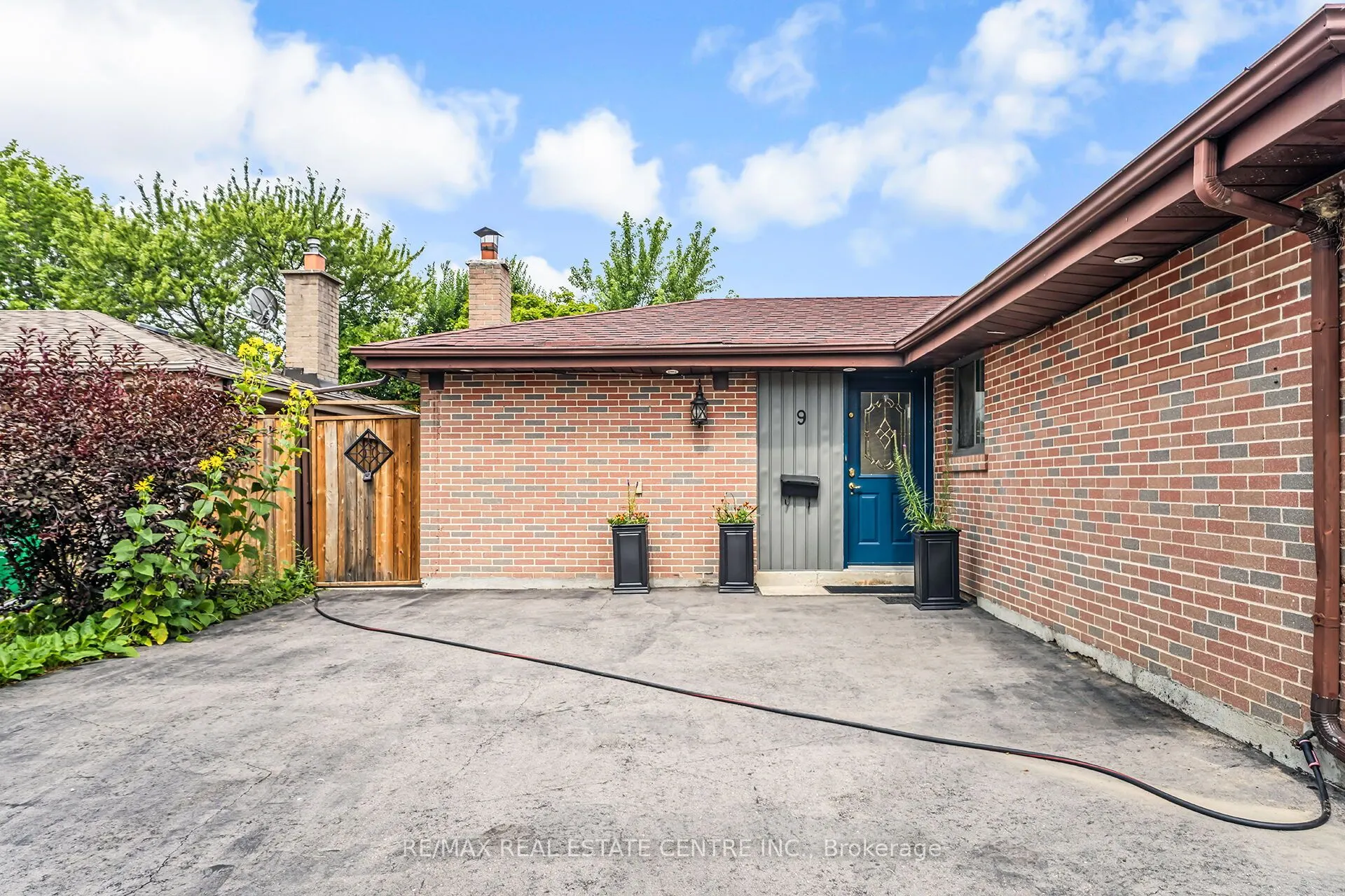 9 Watson Crescent