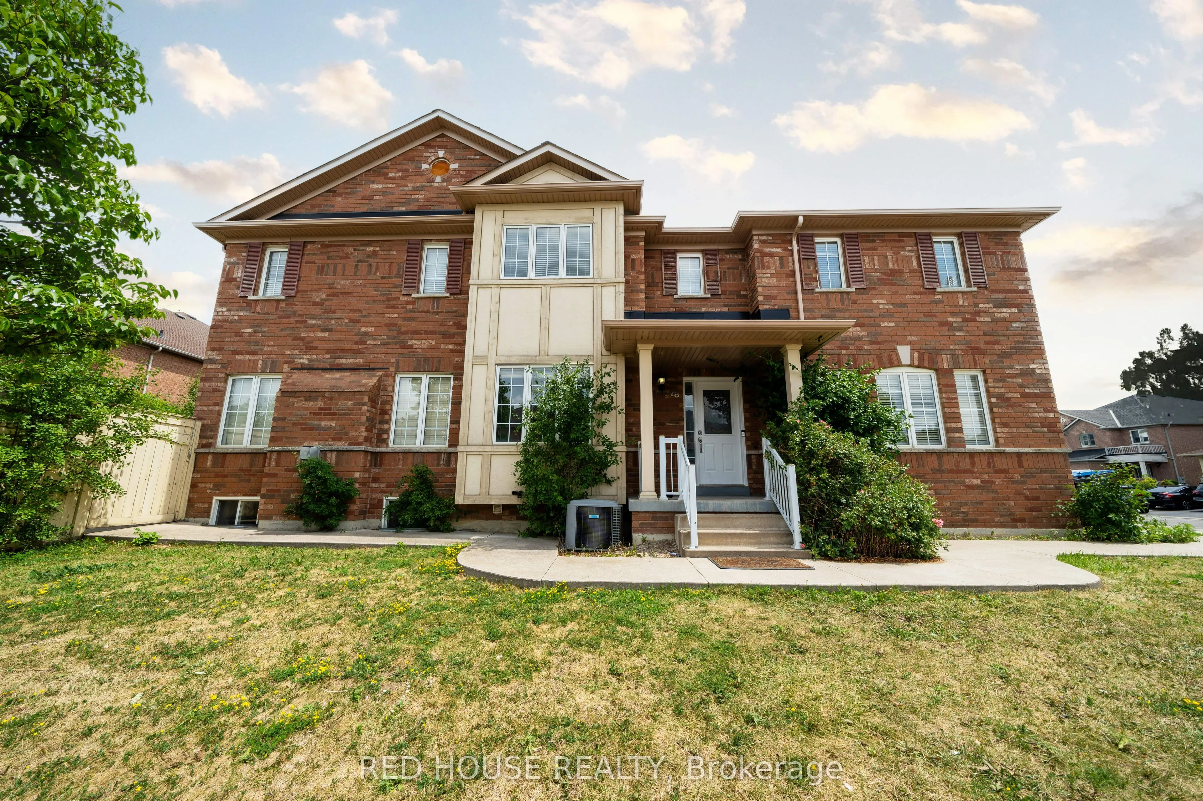 78 Passfield Trail