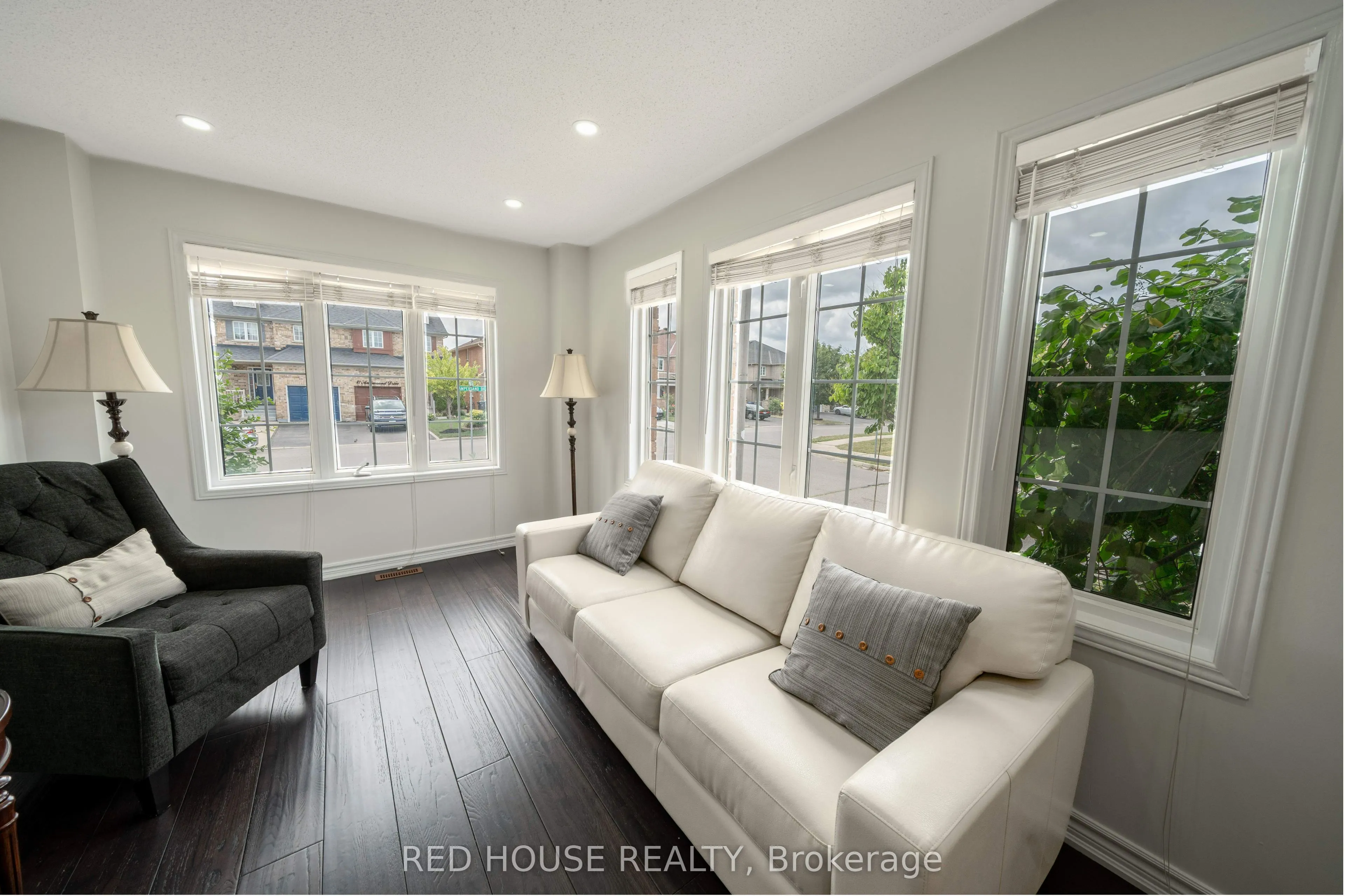 78 Passfield Trail