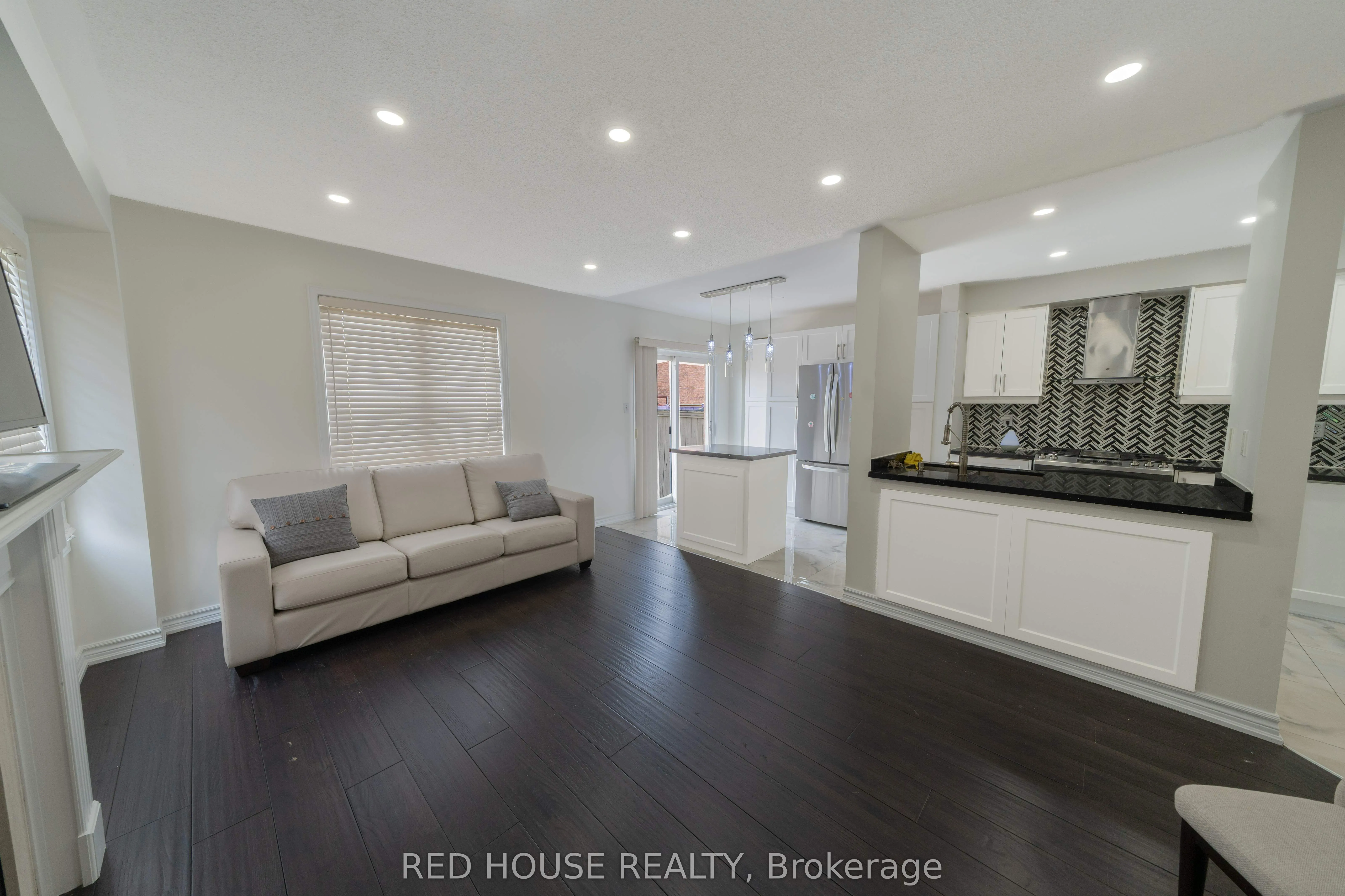 78 Passfield Trail