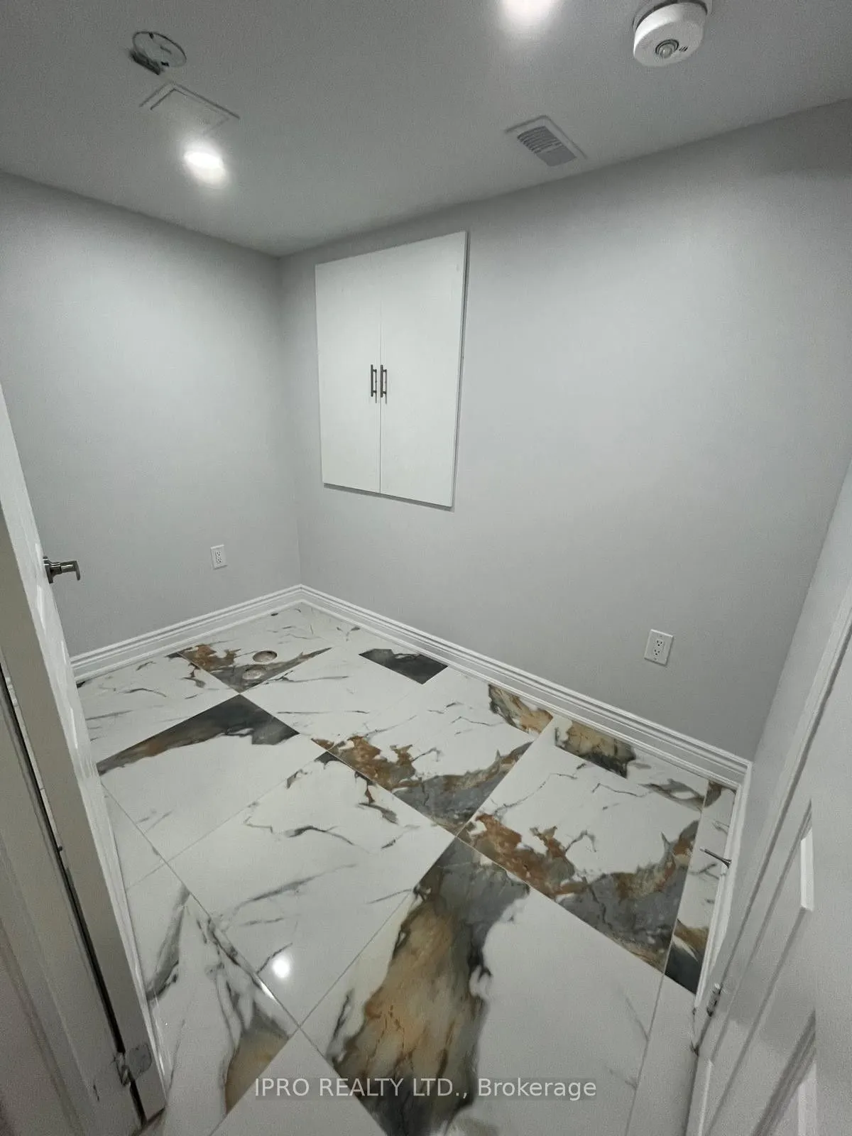 82 Olympia Crescent, #Basement
