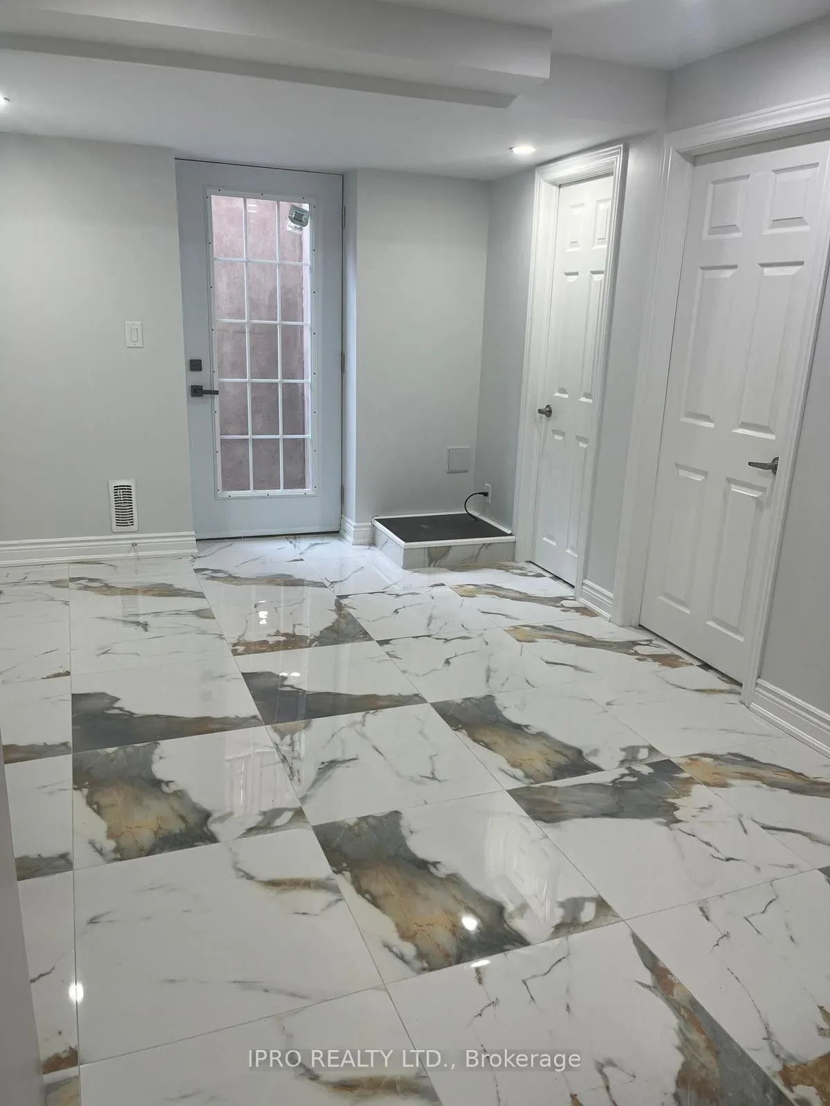 82 Olympia Crescent, #Basement
