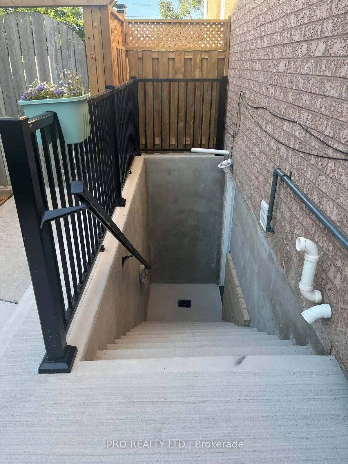82 Olympia Crescent, #Basement