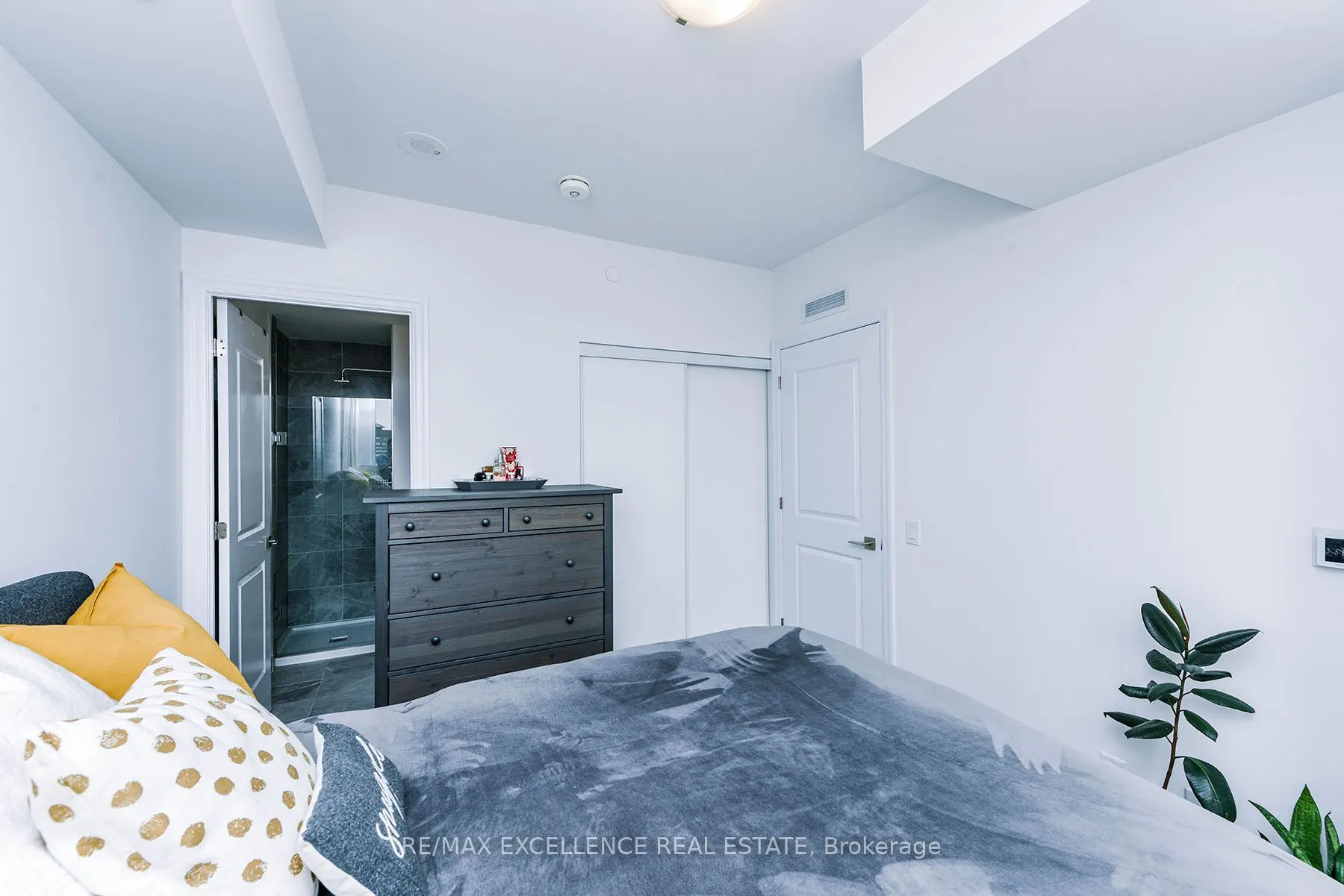30 Elm Drive, #805