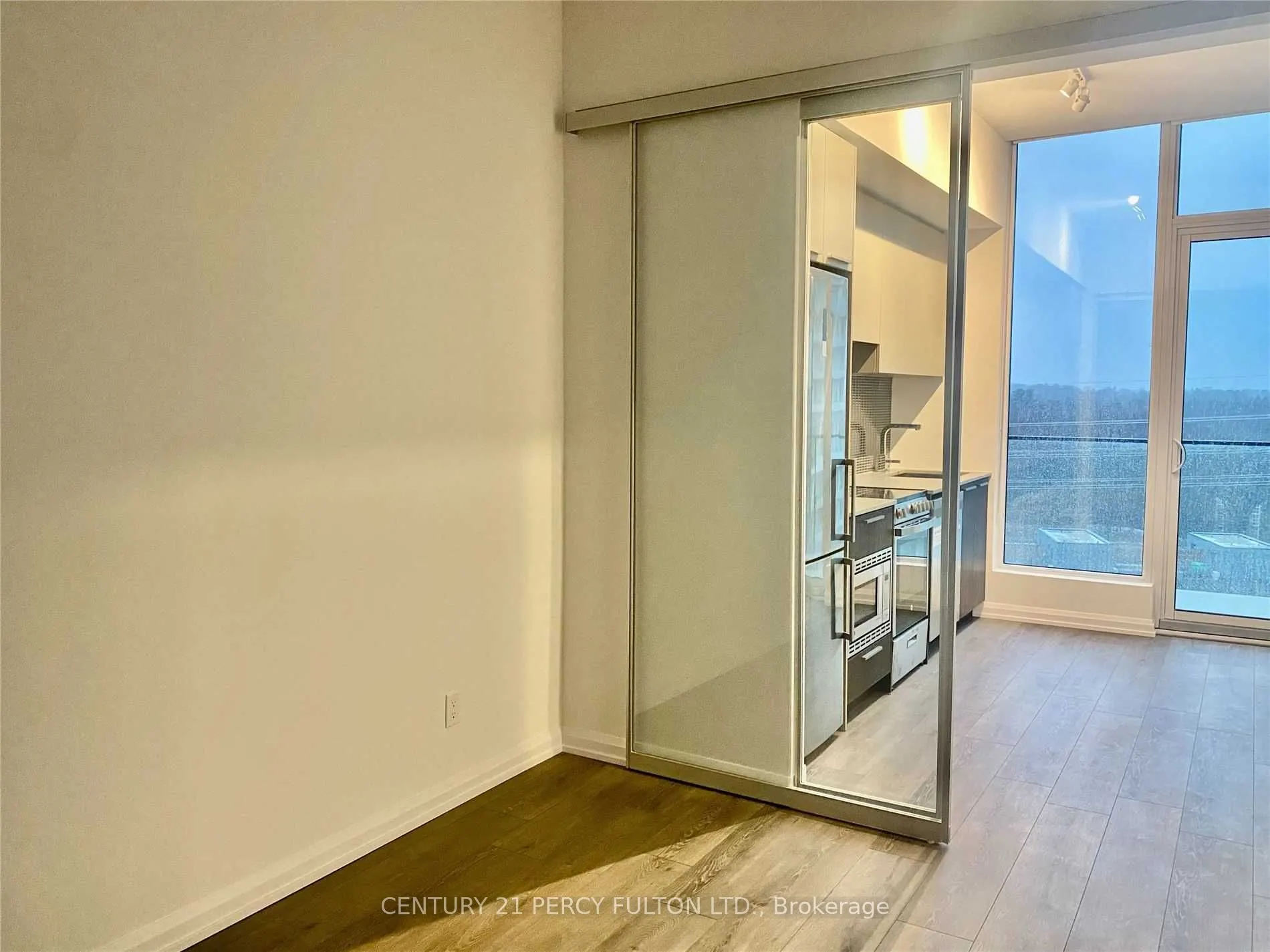 4208 Dundas Street W, #816