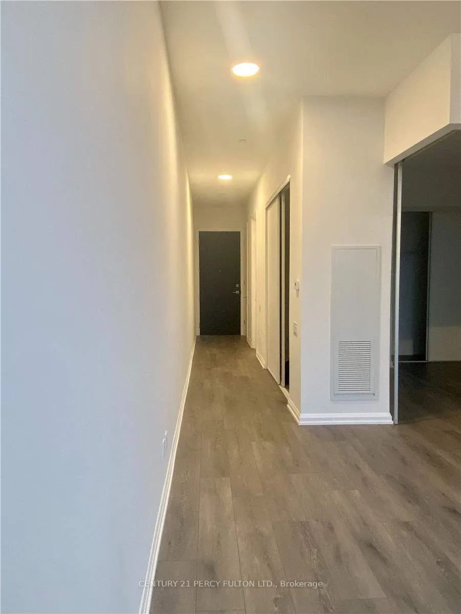 4208 Dundas Street W, #816