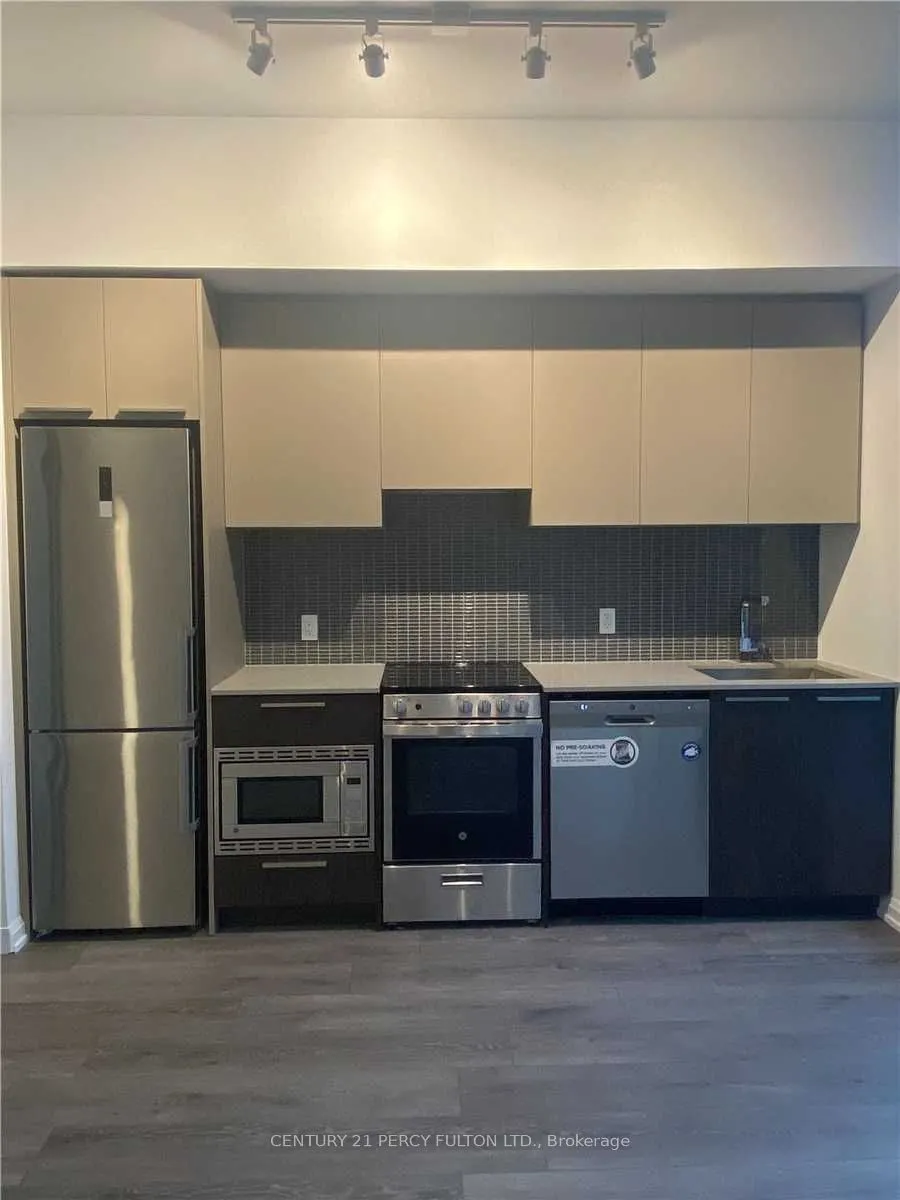 4208 Dundas Street W, #816